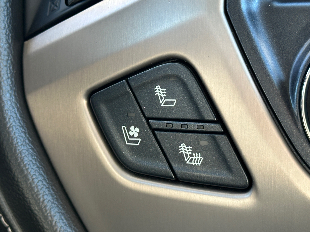 GMC Sierra 1500 4WD Crew Cab 143.5" Denali 2018