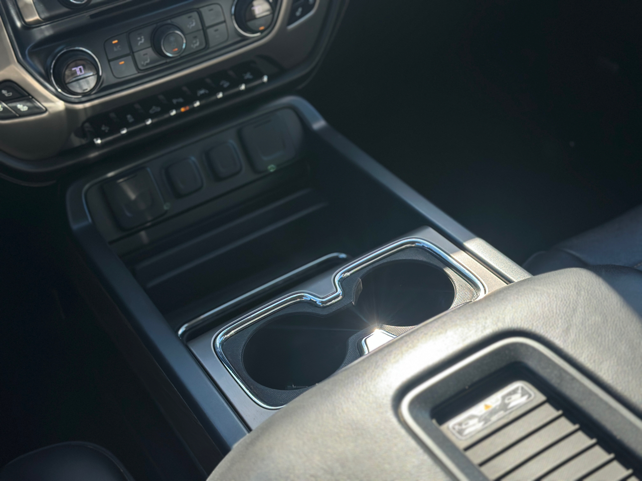 GMC Sierra 1500 4WD Crew Cab 143.5" Denali 2018