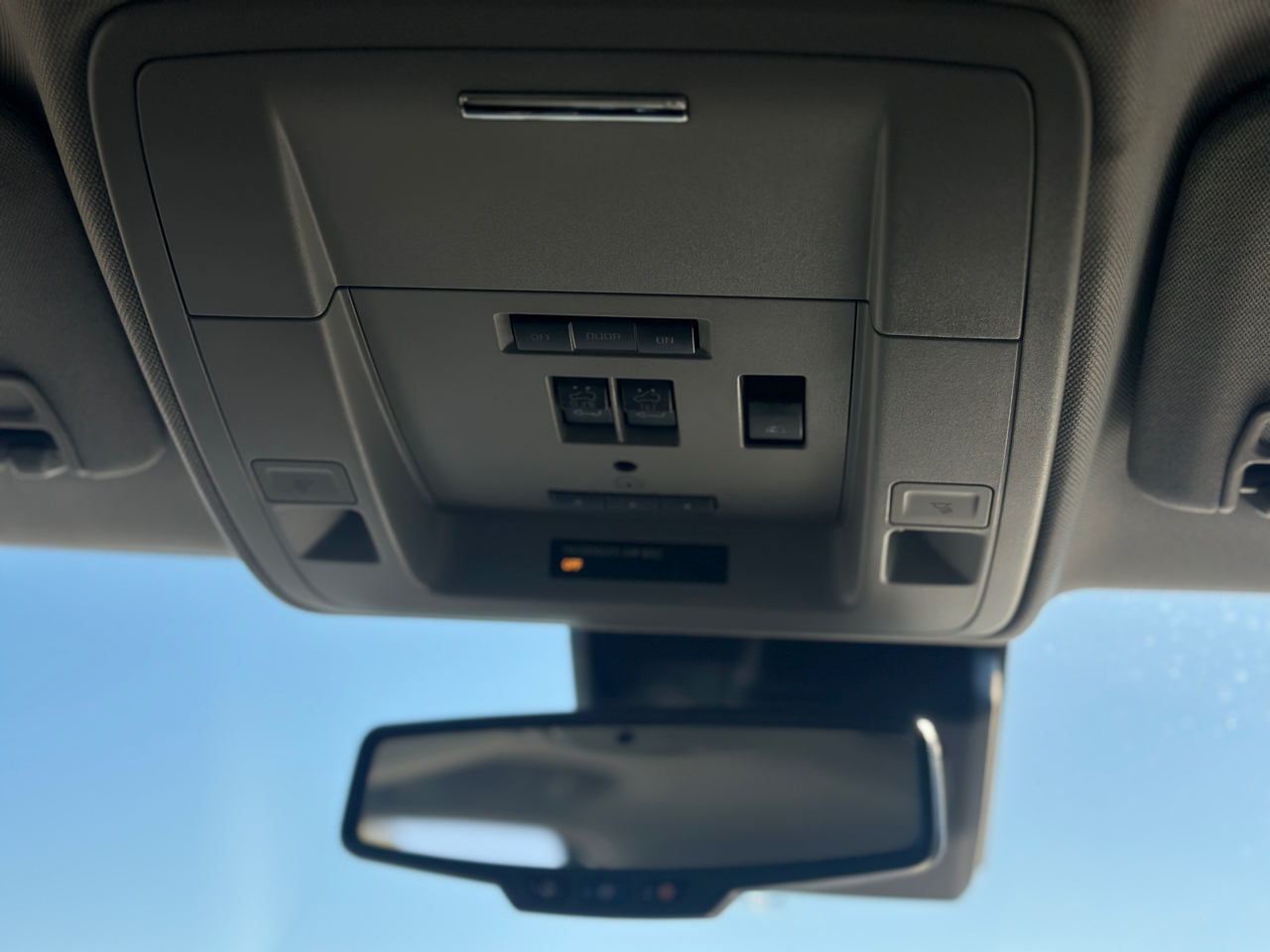 GMC Sierra 1500 4WD Crew Cab 143.5" Denali 2018