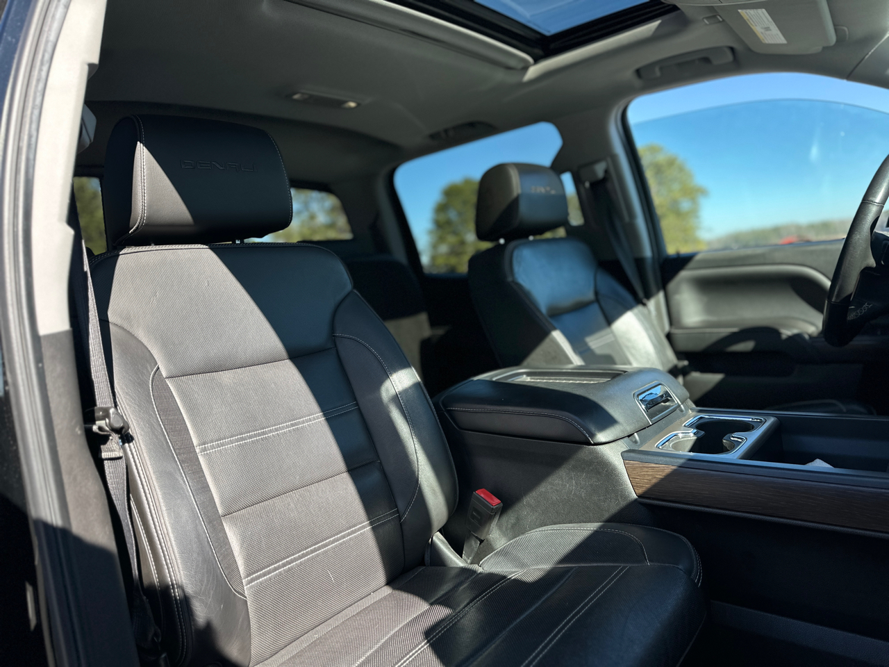 GMC Sierra 1500 4WD Crew Cab 143.5" Denali 2018