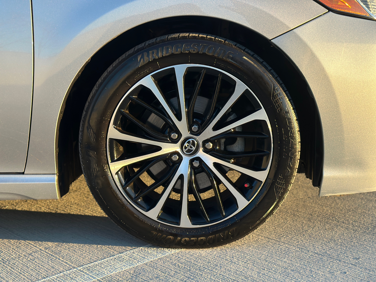 Toyota Camry XLE Auto (Natl) 2019