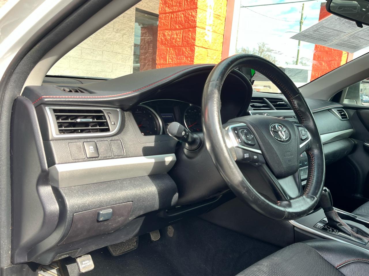 Toyota Camry XLE Auto (Natl) 2017