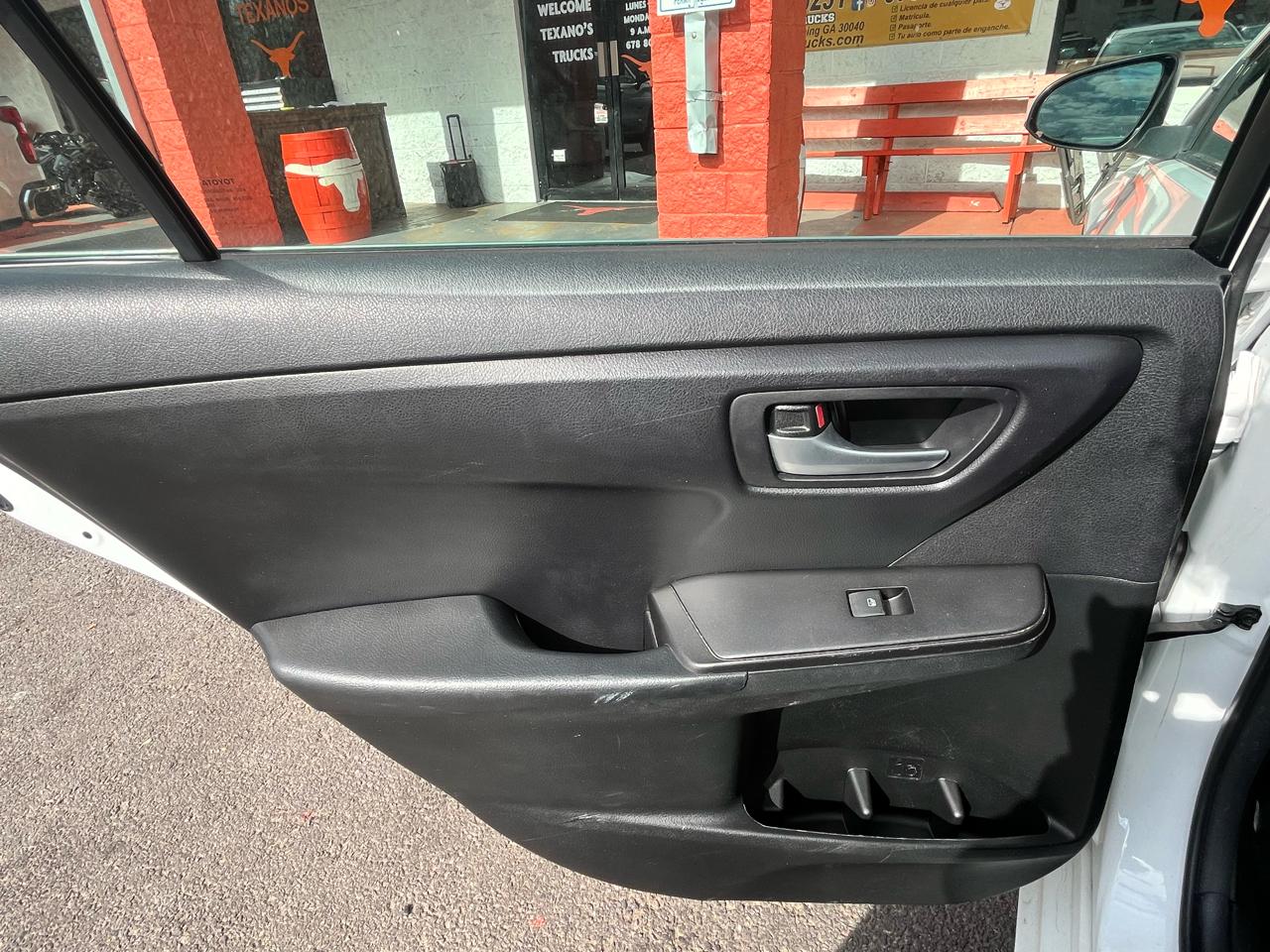 Toyota Camry XLE Auto (Natl) 2017