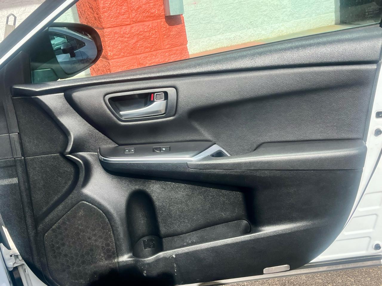 Toyota Camry XLE Auto (Natl) 2017