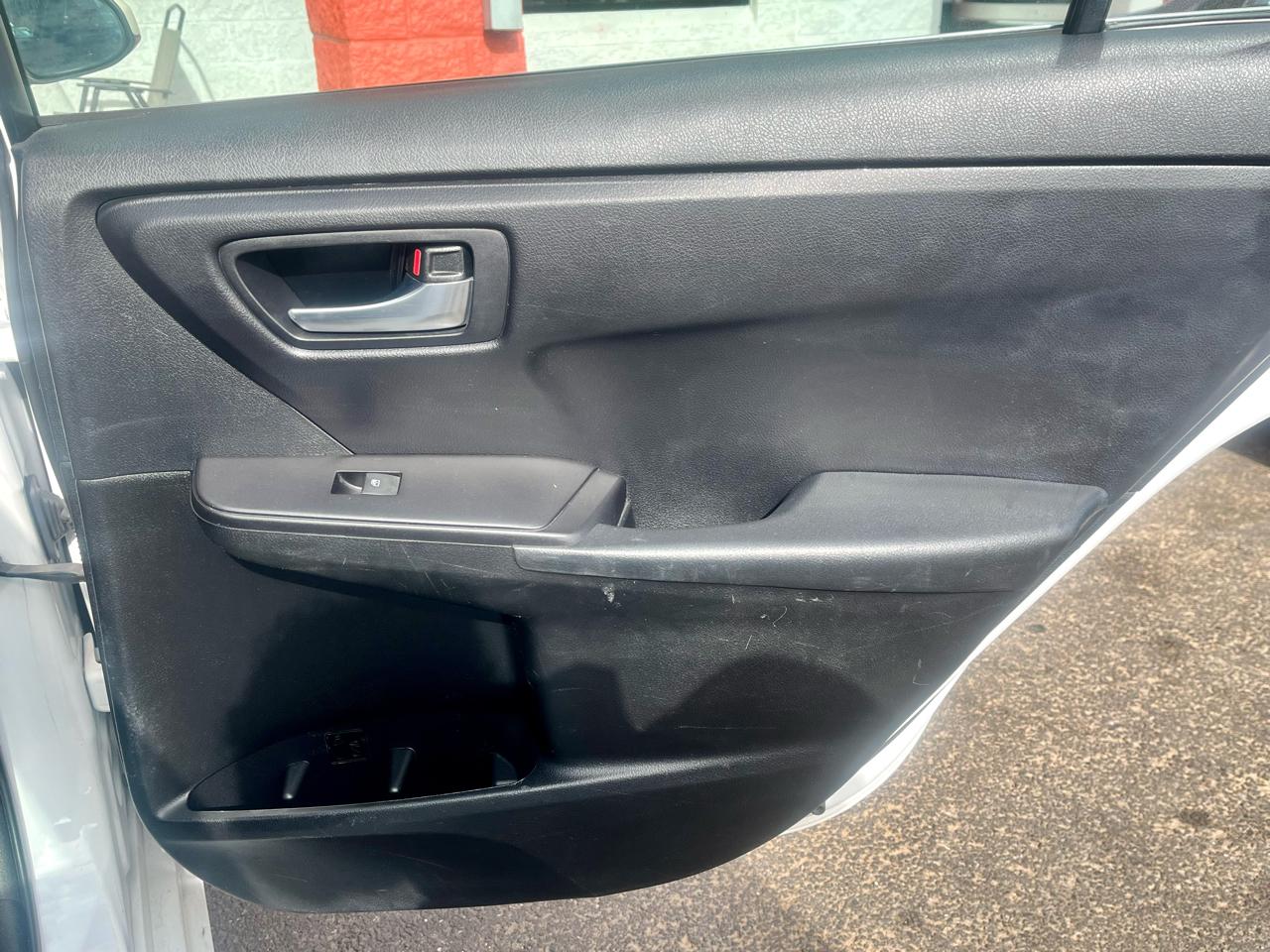 Toyota Camry XLE Auto (Natl) 2017