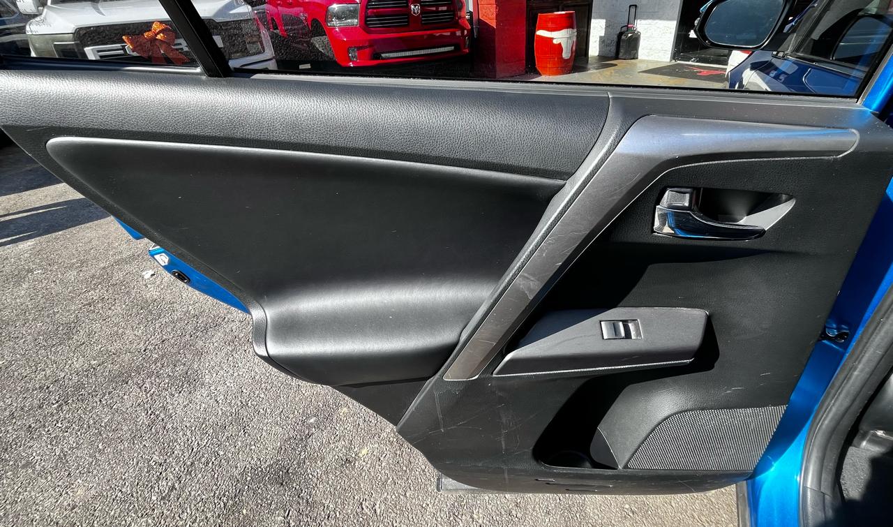 Toyota RAV4 Adventure FWD (Natl) 2018