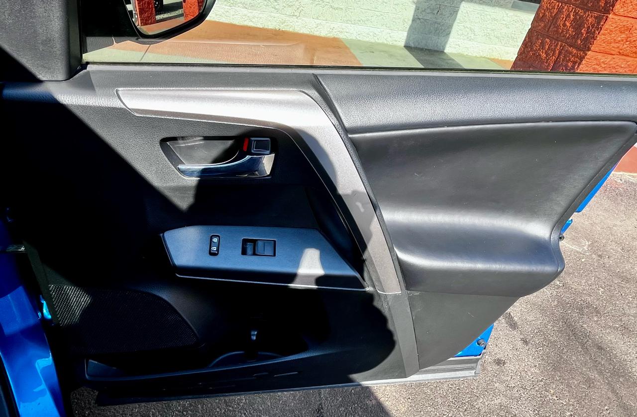 Toyota RAV4 Adventure FWD (Natl) 2018