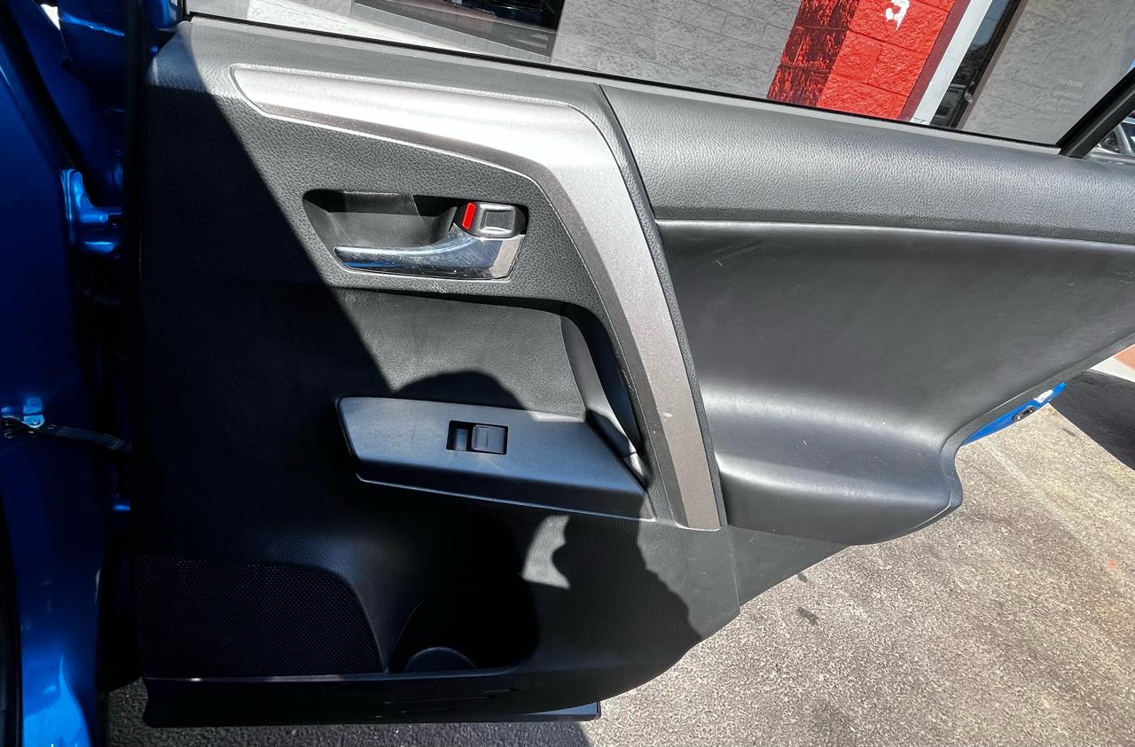 Toyota RAV4 Adventure FWD (Natl) 2018