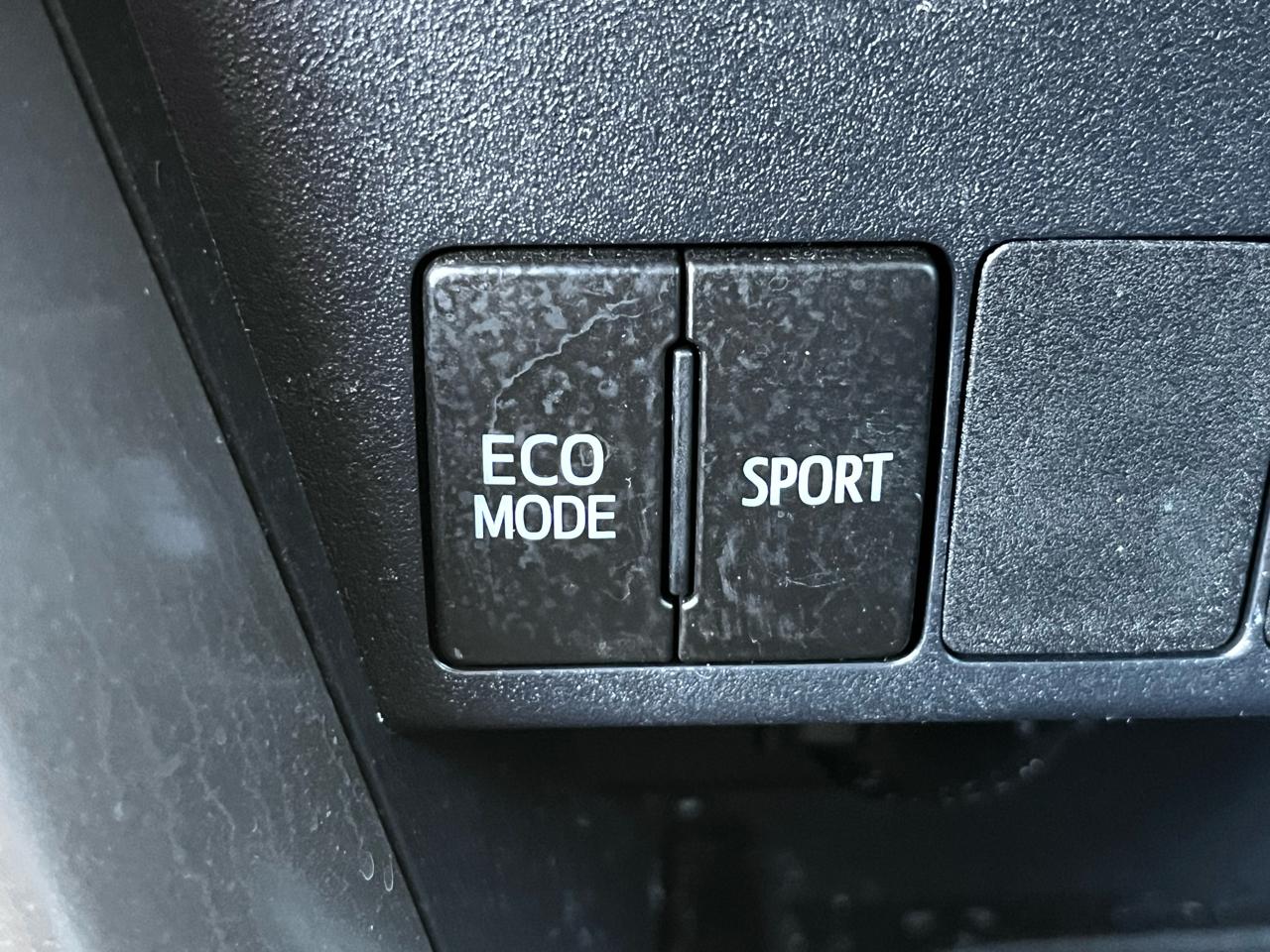 Toyota RAV4 Adventure FWD (Natl) 2018