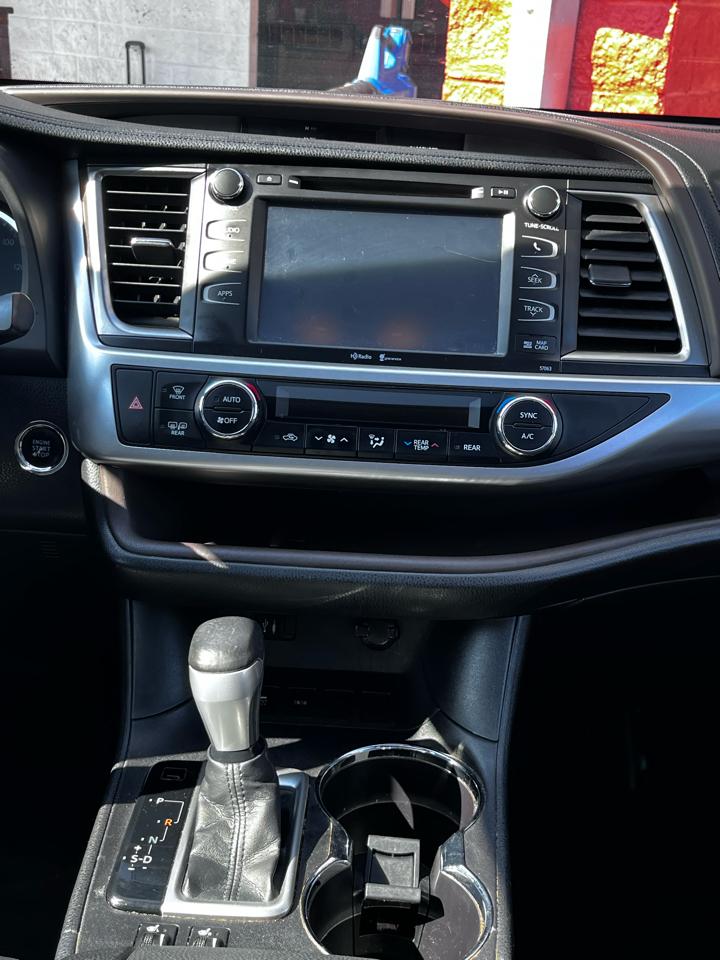 Toyota Highlander FWD 4dr V6 XLE (Natl) 2015