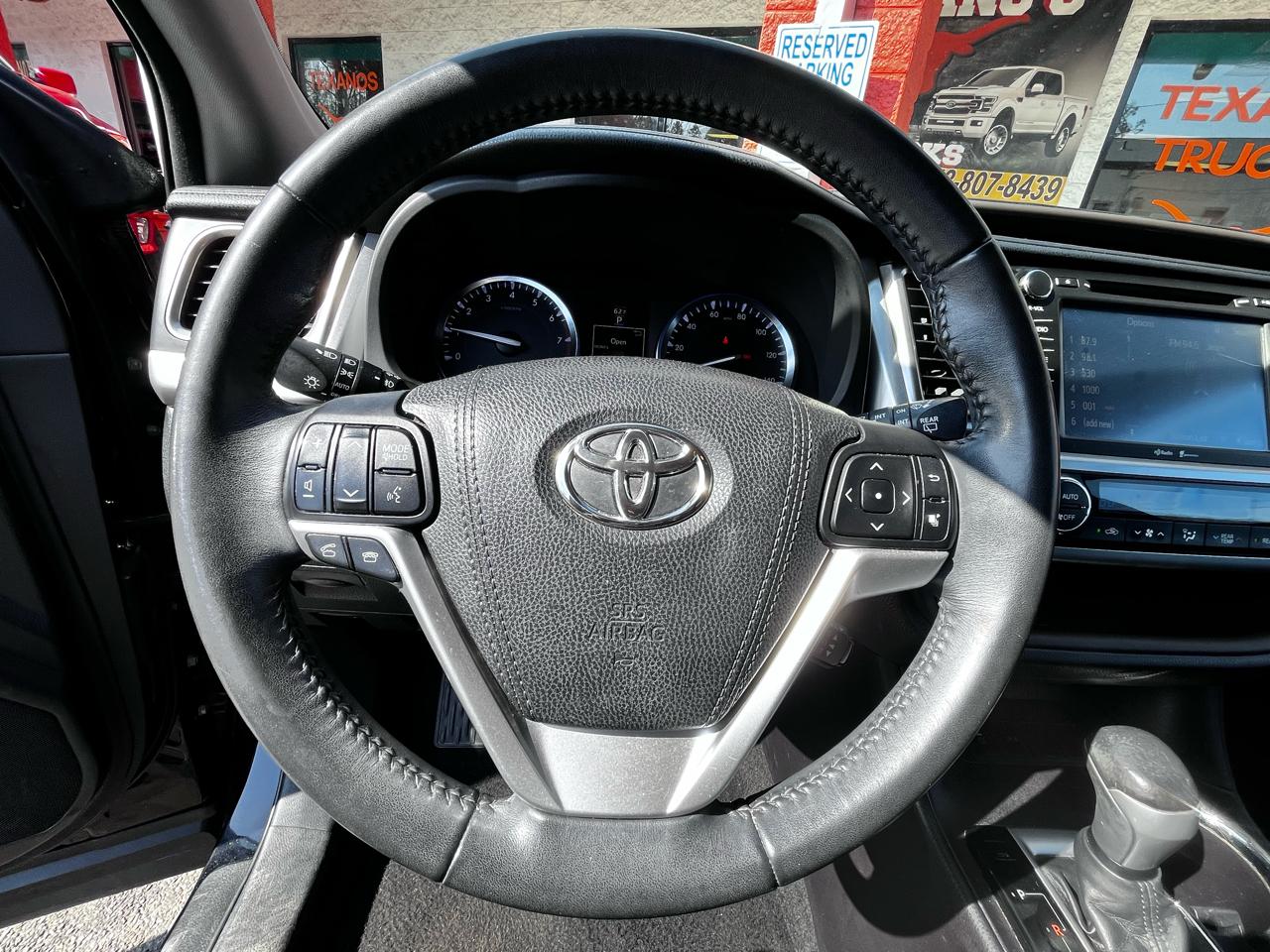 Toyota Highlander FWD 4dr V6 XLE (Natl) 2015