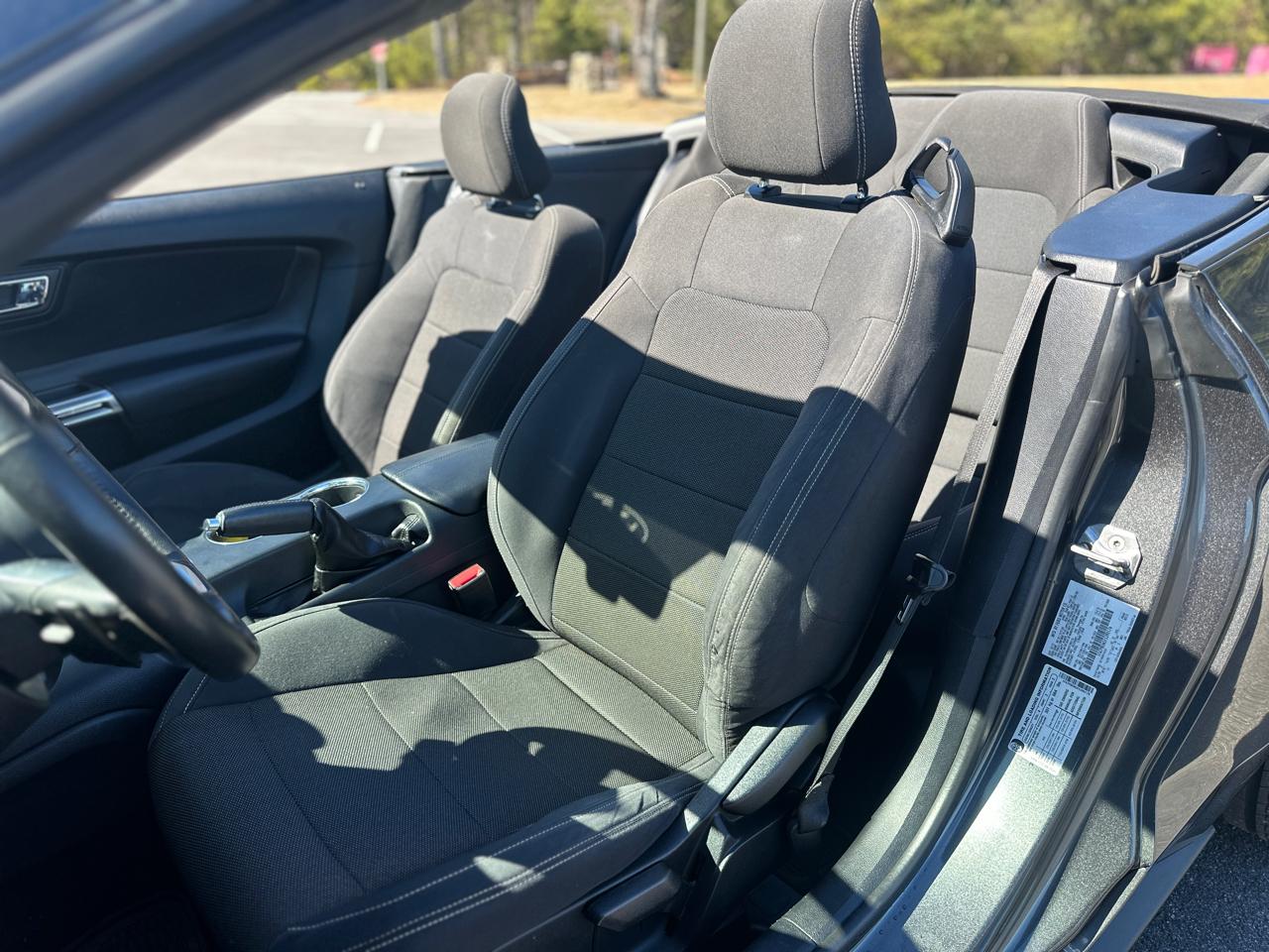 Ford Mustang 2dr Conv V6 2015