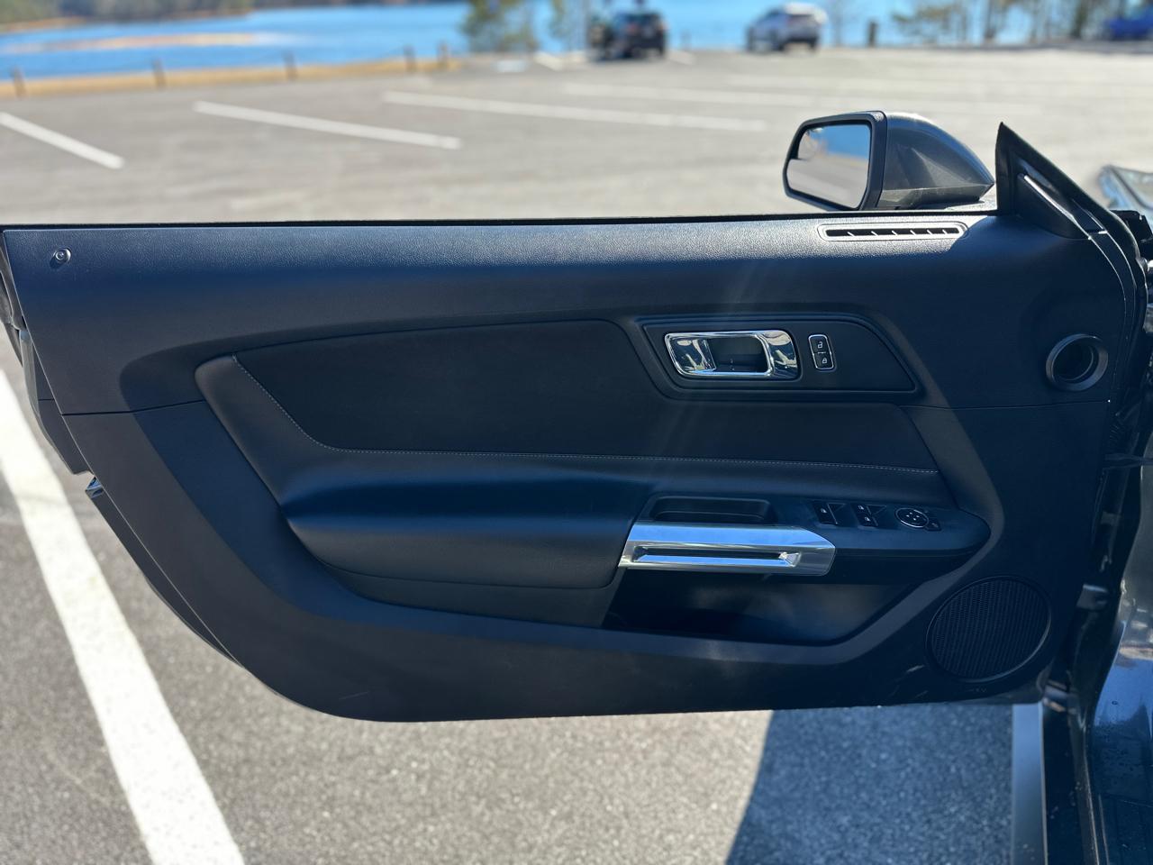 Ford Mustang 2dr Conv V6 2015