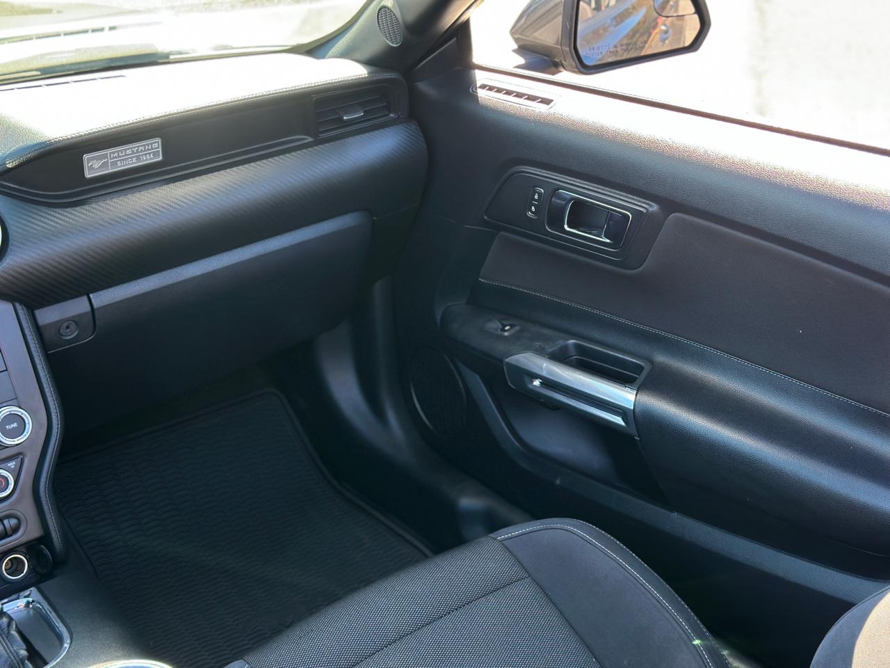 Ford Mustang 2dr Conv V6 2015