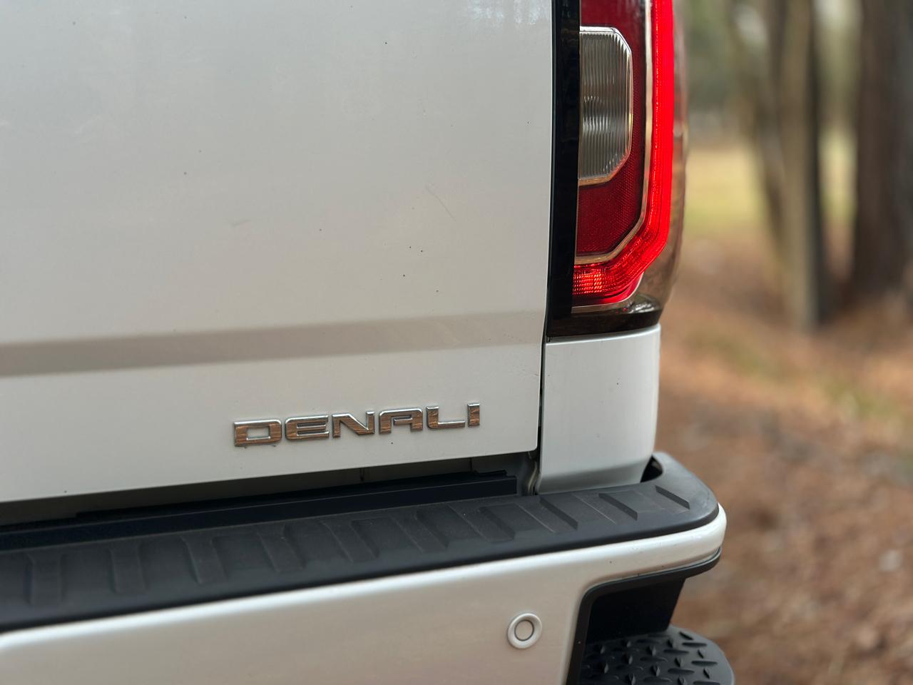 GMC Sierra 1500 4WD Crew Cab 143.5" Denali 2016