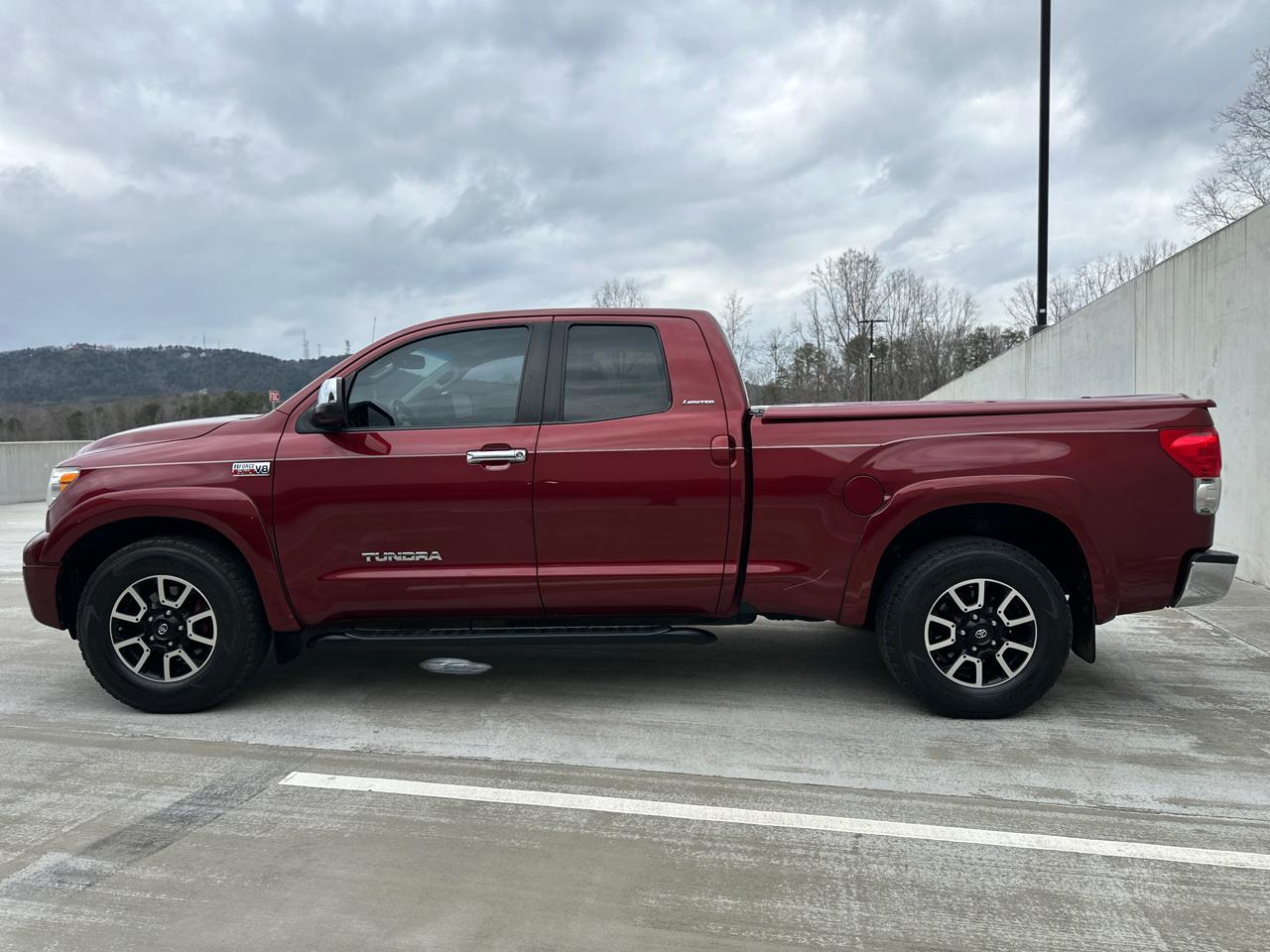 Toyota Tundra 2WD Double 145.7" 5.7L V8 LTD (Natl 2007