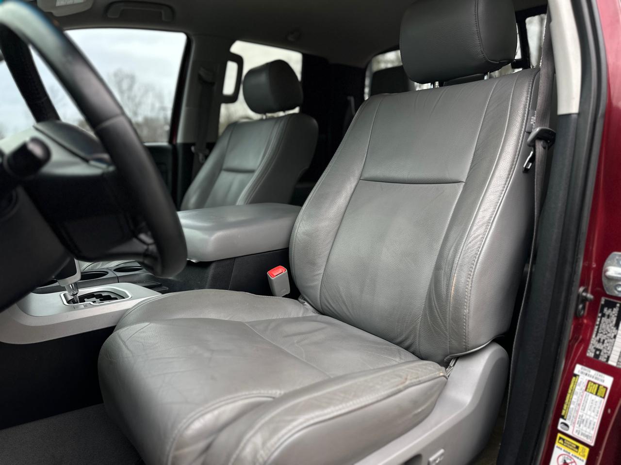 Toyota Tundra 2WD Double 145.7" 5.7L V8 LTD (Natl 2007