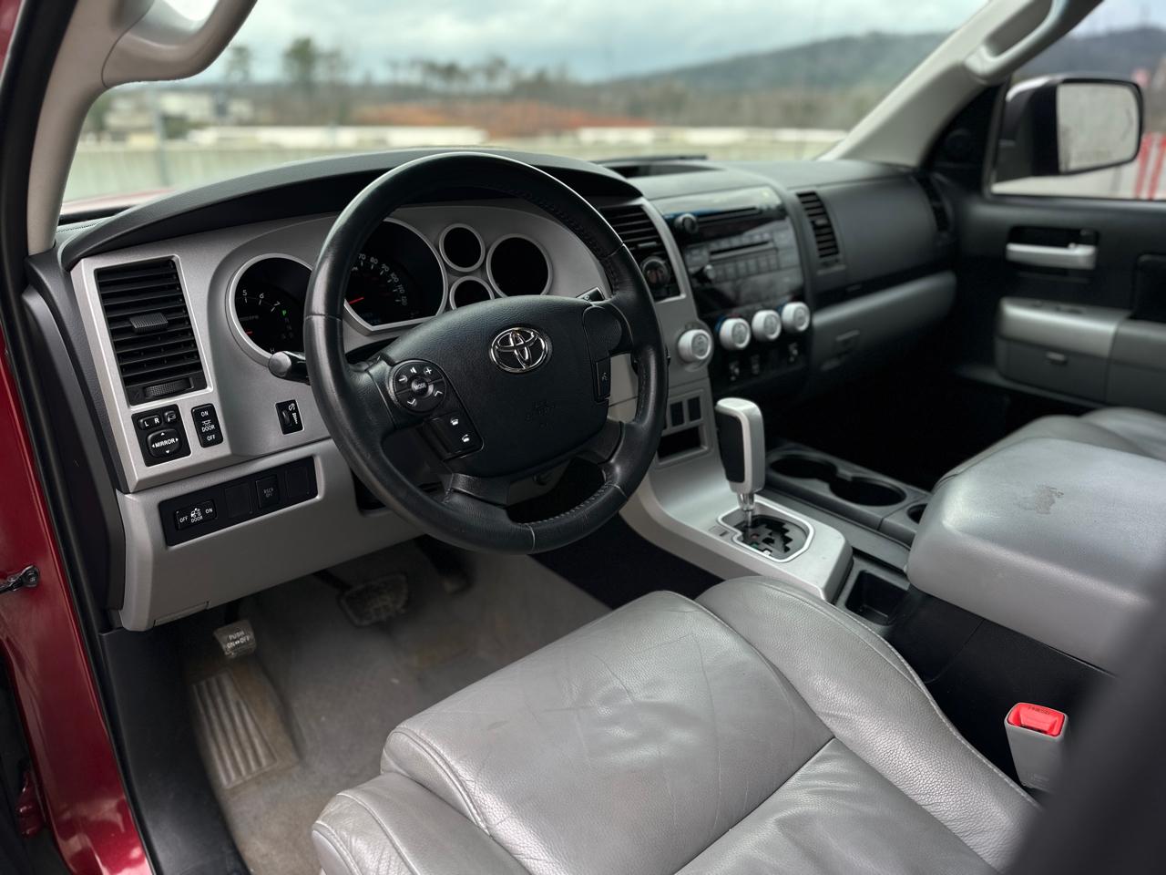 Toyota Tundra 2WD Double 145.7" 5.7L V8 LTD (Natl 2007