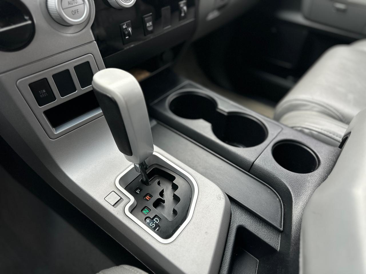 Toyota Tundra 2WD Double 145.7" 5.7L V8 LTD (Natl 2007