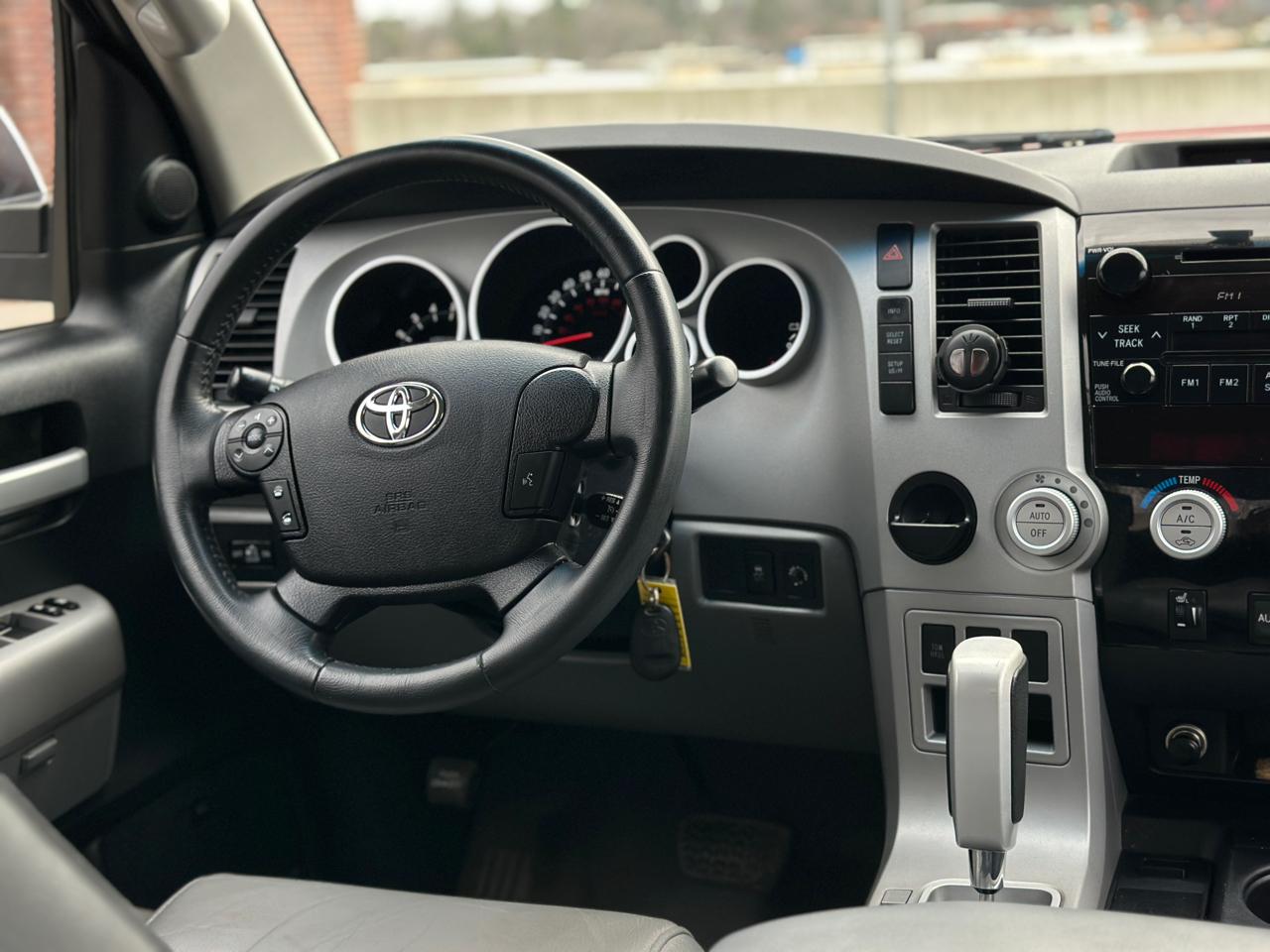 Toyota Tundra 2WD Double 145.7" 5.7L V8 LTD (Natl 2007