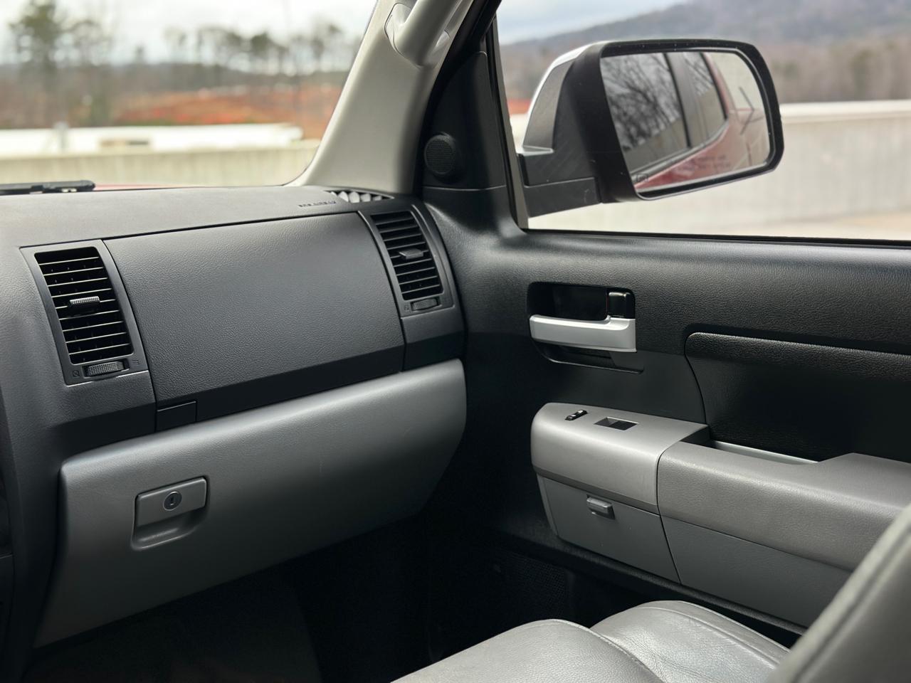 Toyota Tundra 2WD Double 145.7" 5.7L V8 LTD (Natl 2007