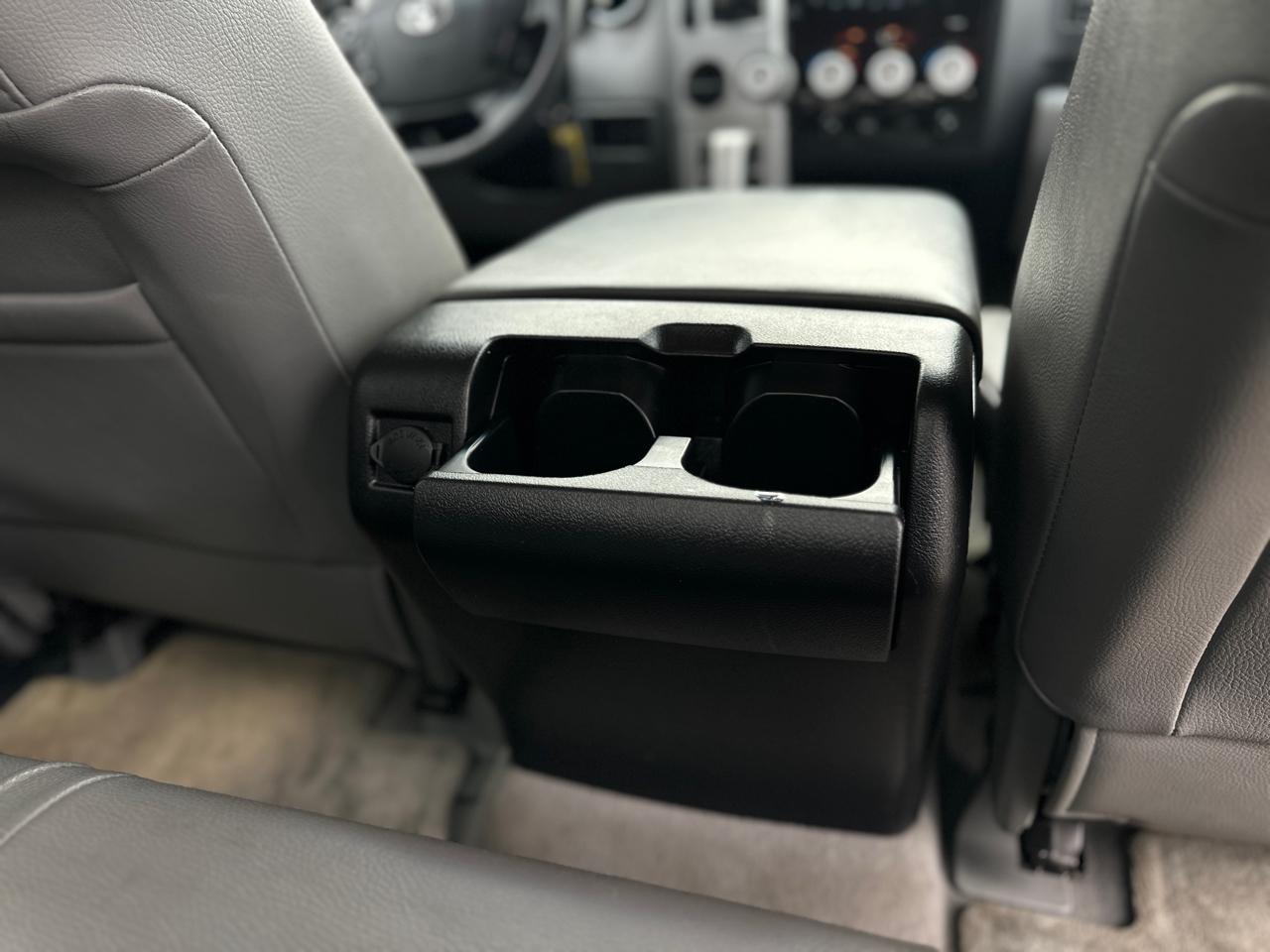 Toyota Tundra 2WD Double 145.7" 5.7L V8 LTD (Natl 2007