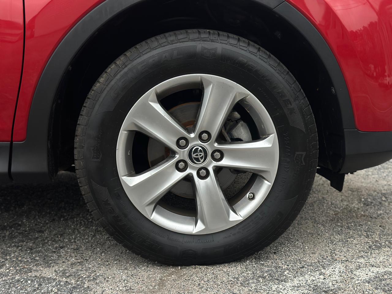 Toyota RAV4 FWD 4dr XLE (Natl) 2015