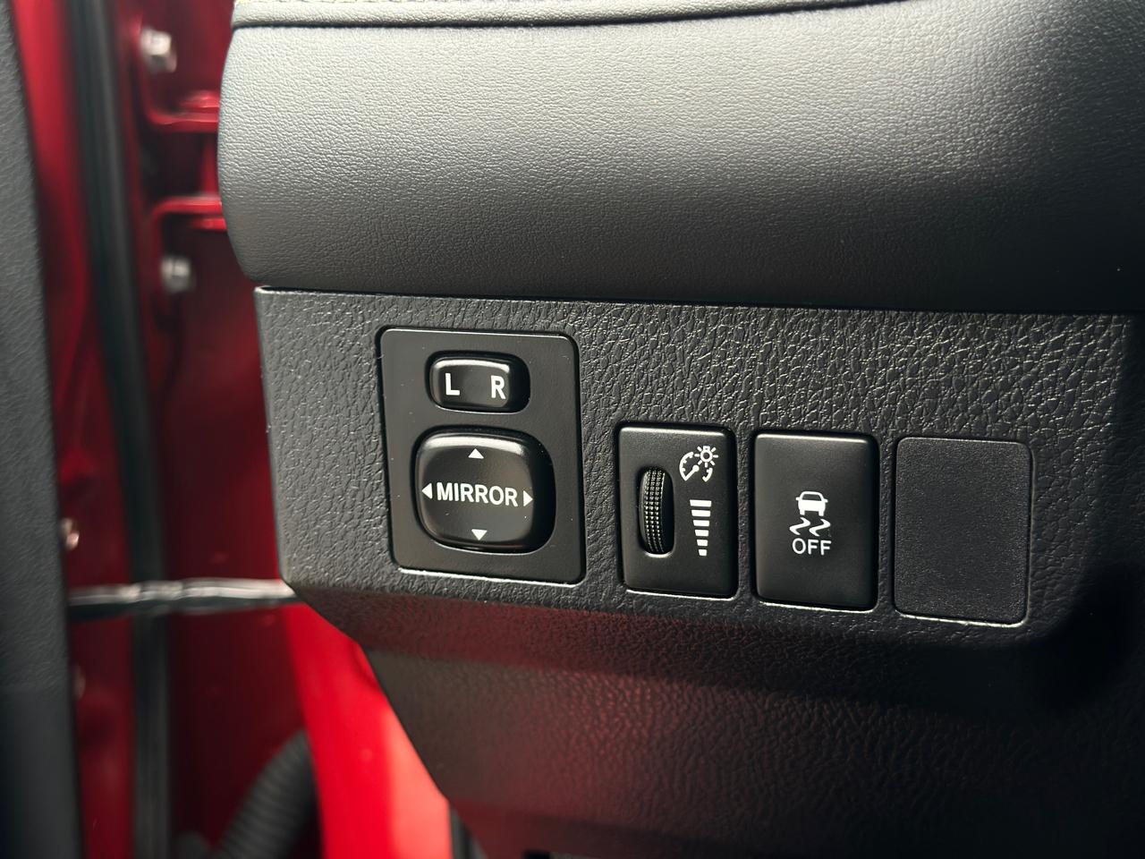 Toyota RAV4 FWD 4dr XLE (Natl) 2015