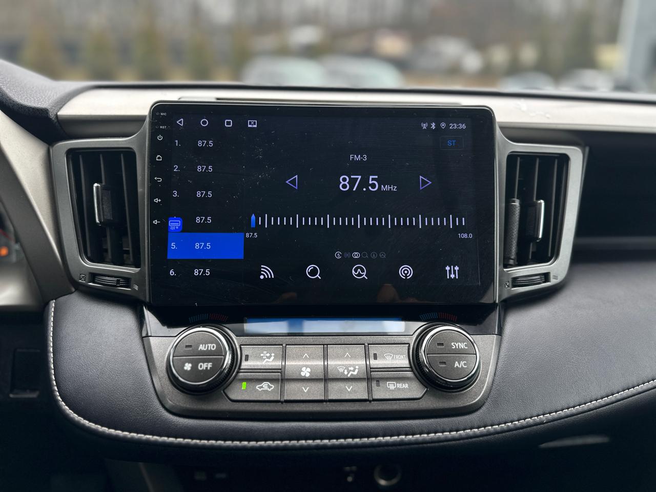 Toyota RAV4 FWD 4dr XLE (Natl) 2015