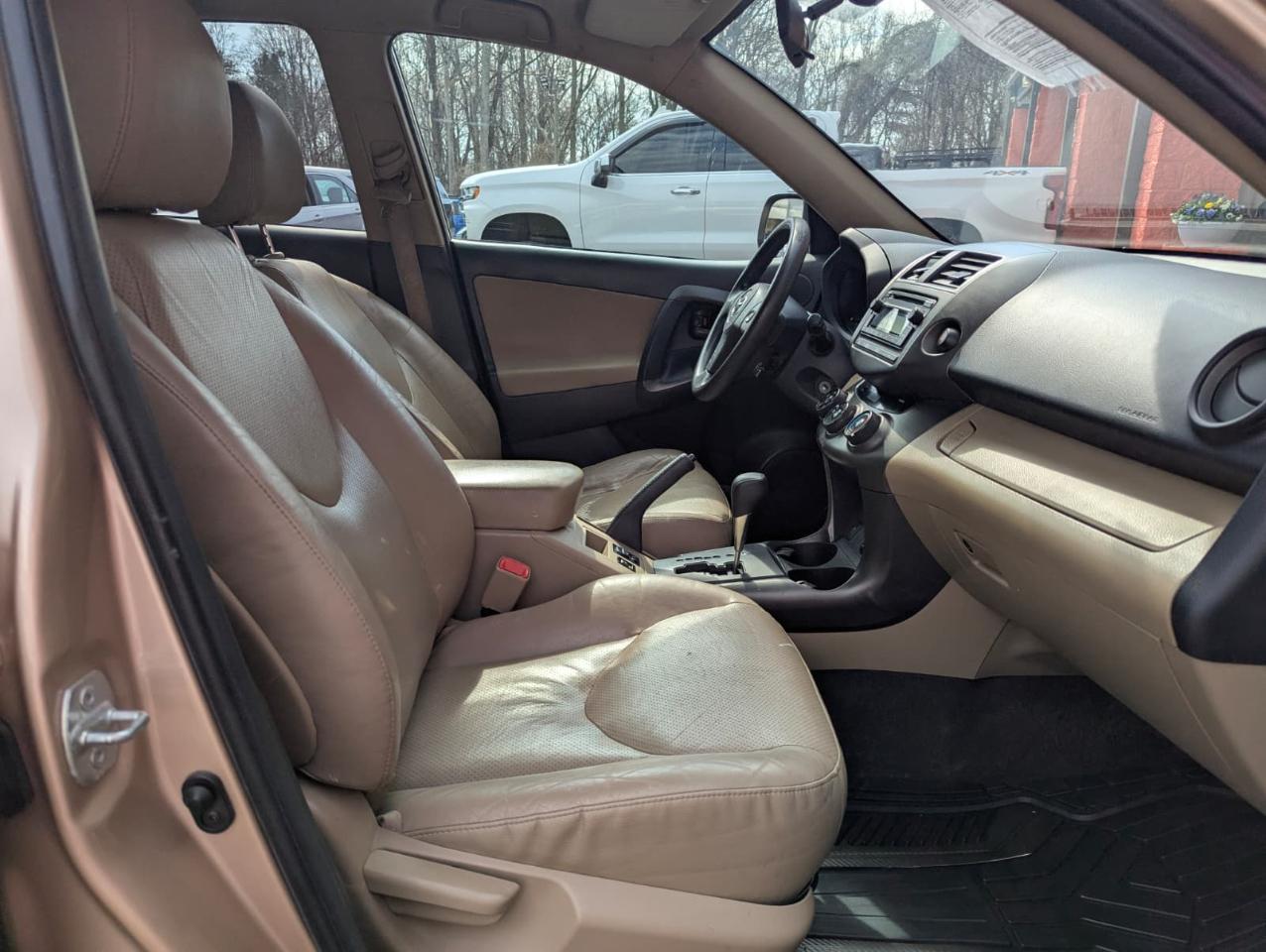 Toyota RAV4 4WD 4dr I4 (Natl) 2012