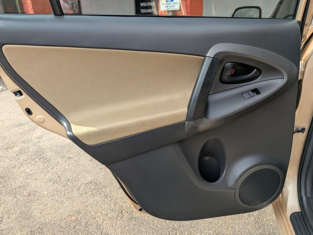 Toyota RAV4 4WD 4dr I4 (Natl) 2012