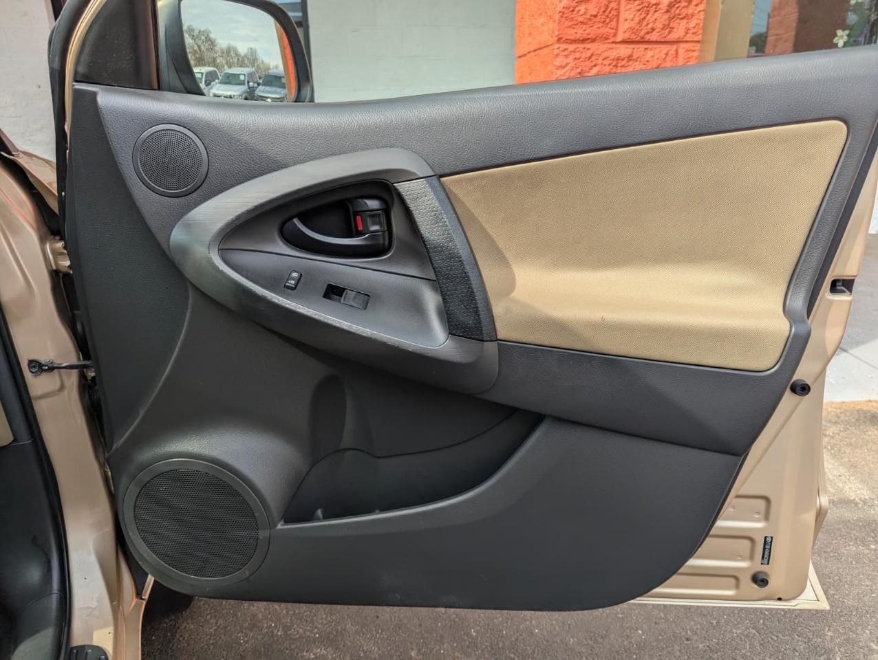 Toyota RAV4 4WD 4dr I4 (Natl) 2012