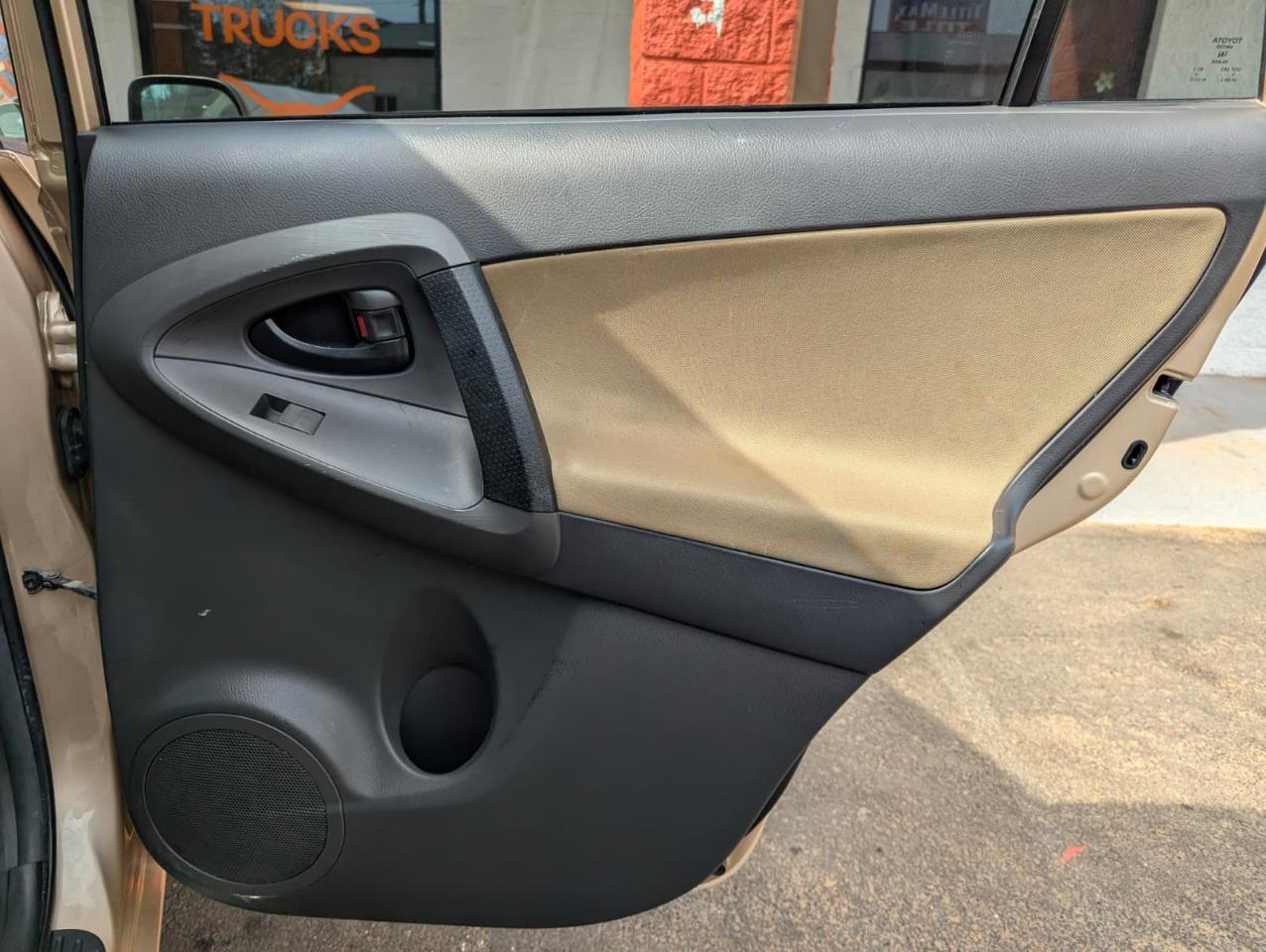 Toyota RAV4 4WD 4dr I4 (Natl) 2012