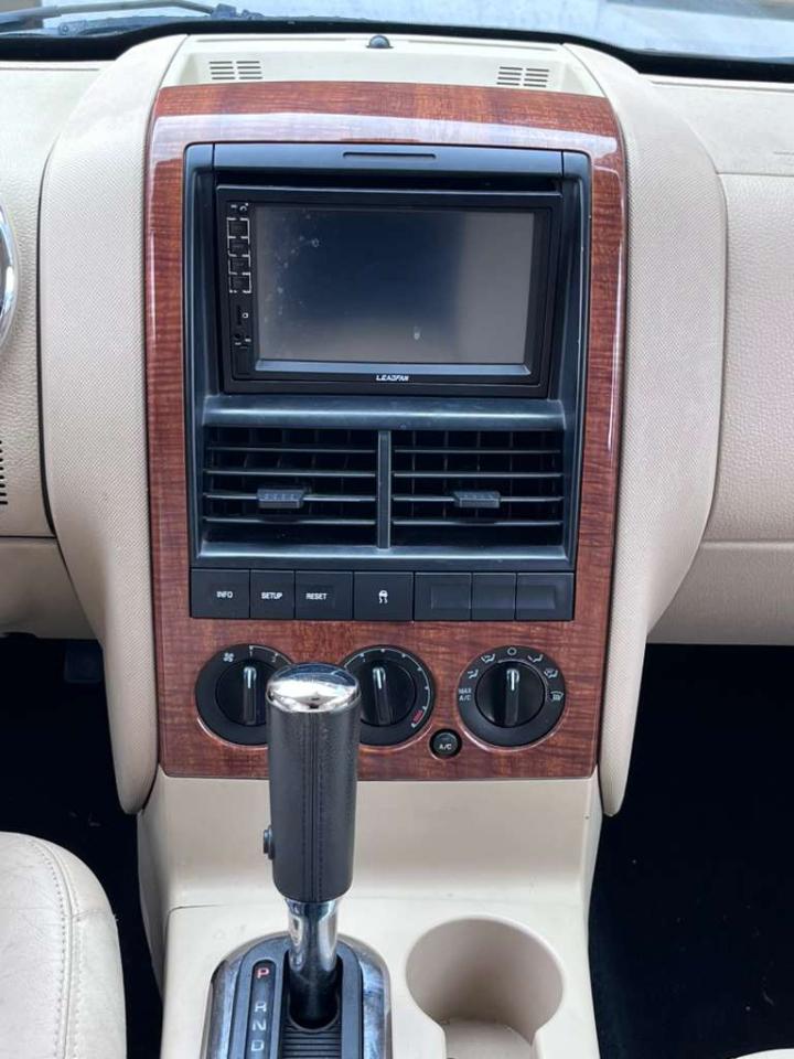 Ford Explorer 4dr 114" WB 4.0L Eddie Bauer 2006