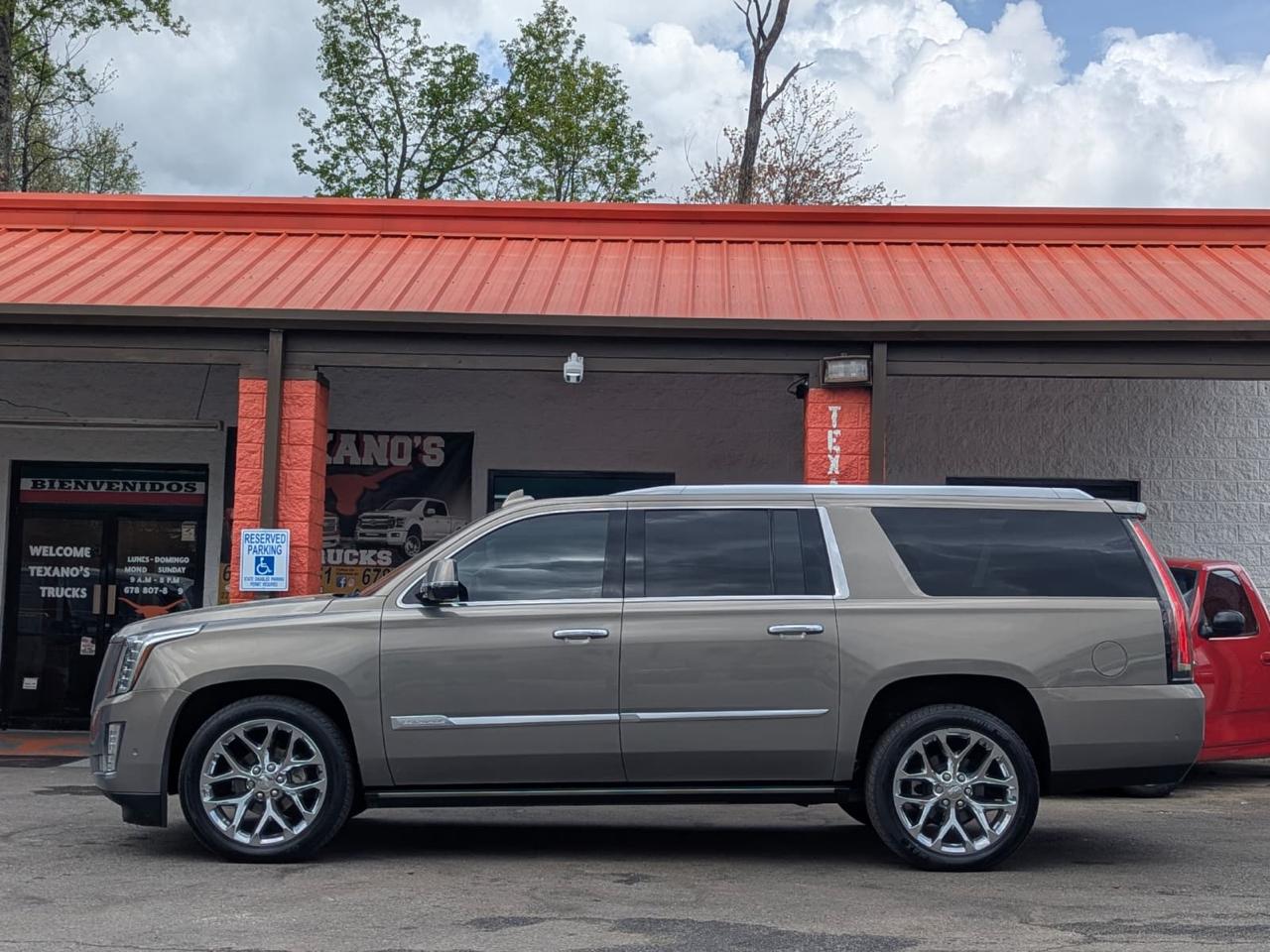 Cadillac Escalade ESV 4WD 4dr Premium Luxury 2017