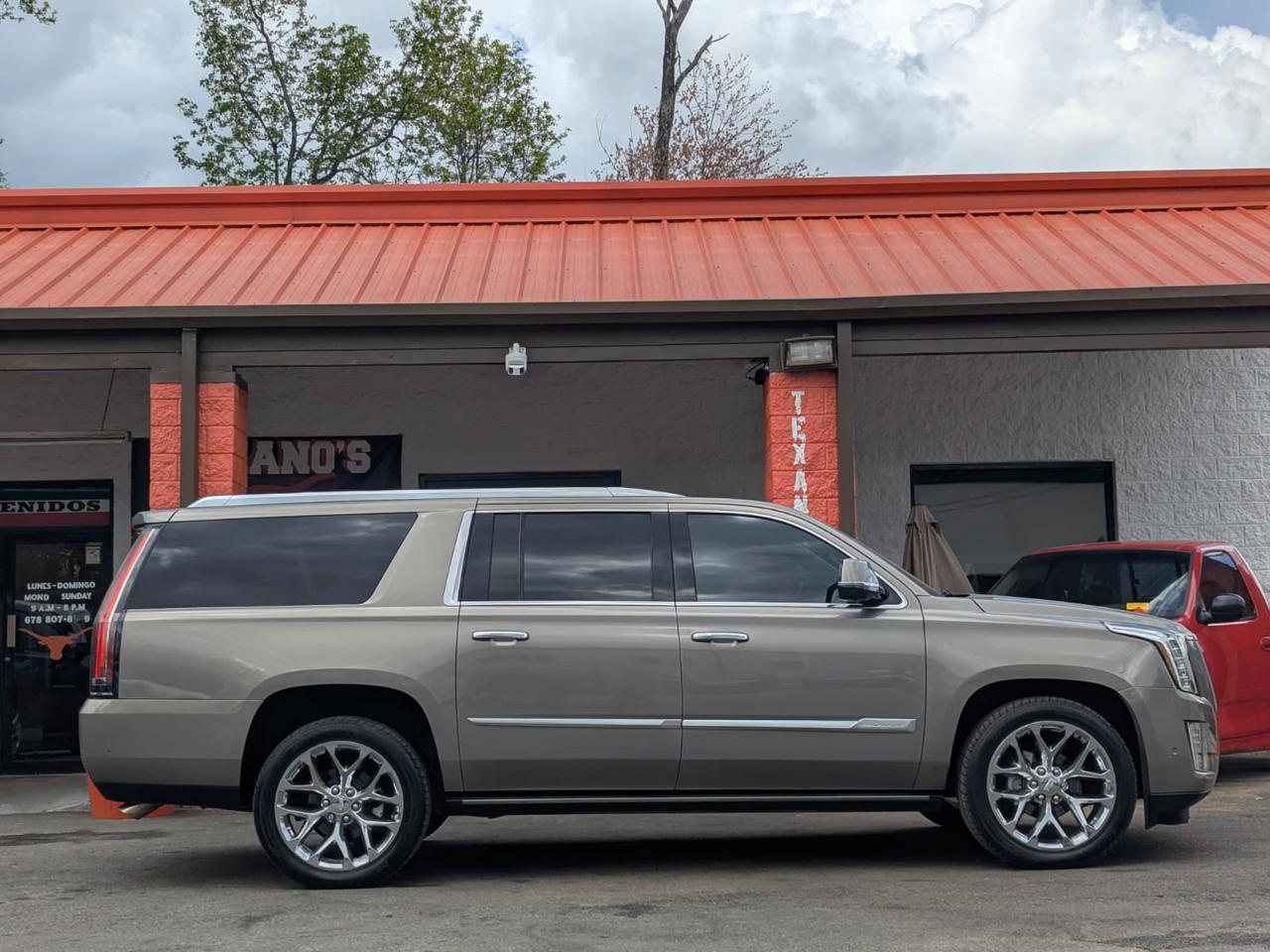 Cadillac Escalade ESV 4WD 4dr Premium Luxury 2017