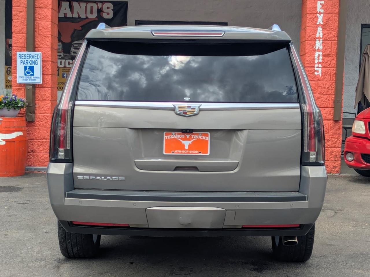 Cadillac Escalade ESV 4WD 4dr Premium Luxury 2017