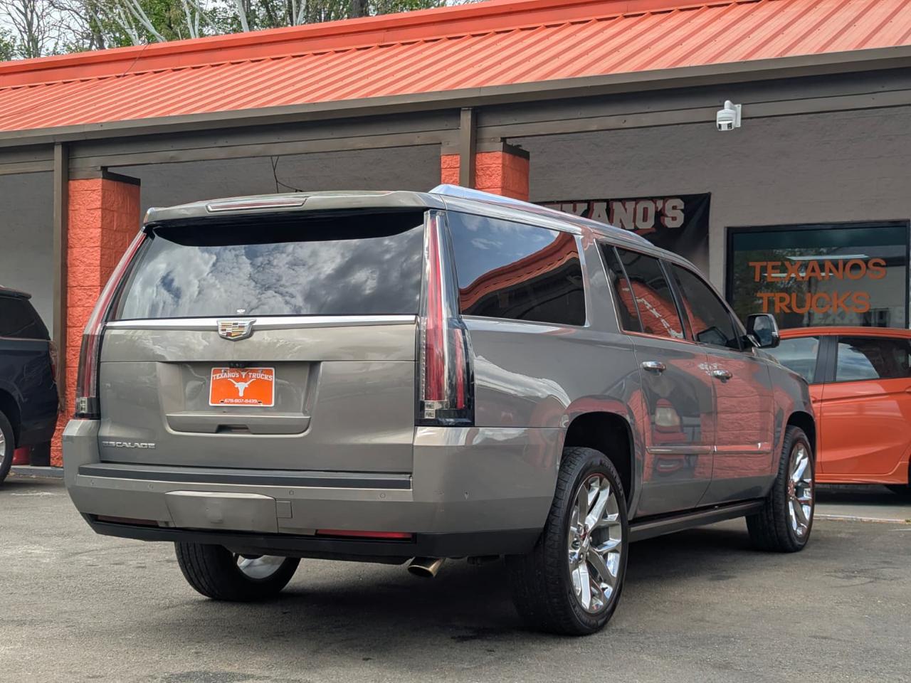 Cadillac Escalade ESV 4WD 4dr Premium Luxury 2017