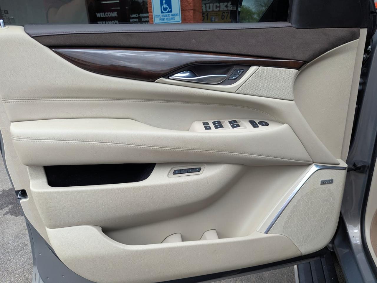 Cadillac Escalade ESV 4WD 4dr Premium Luxury 2017