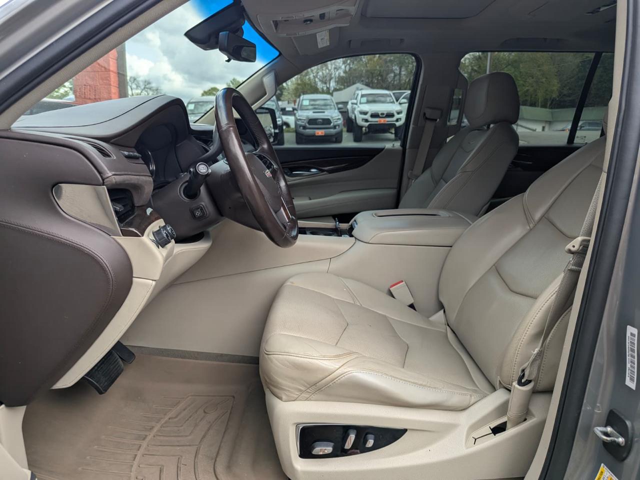 Cadillac Escalade ESV 4WD 4dr Premium Luxury 2017