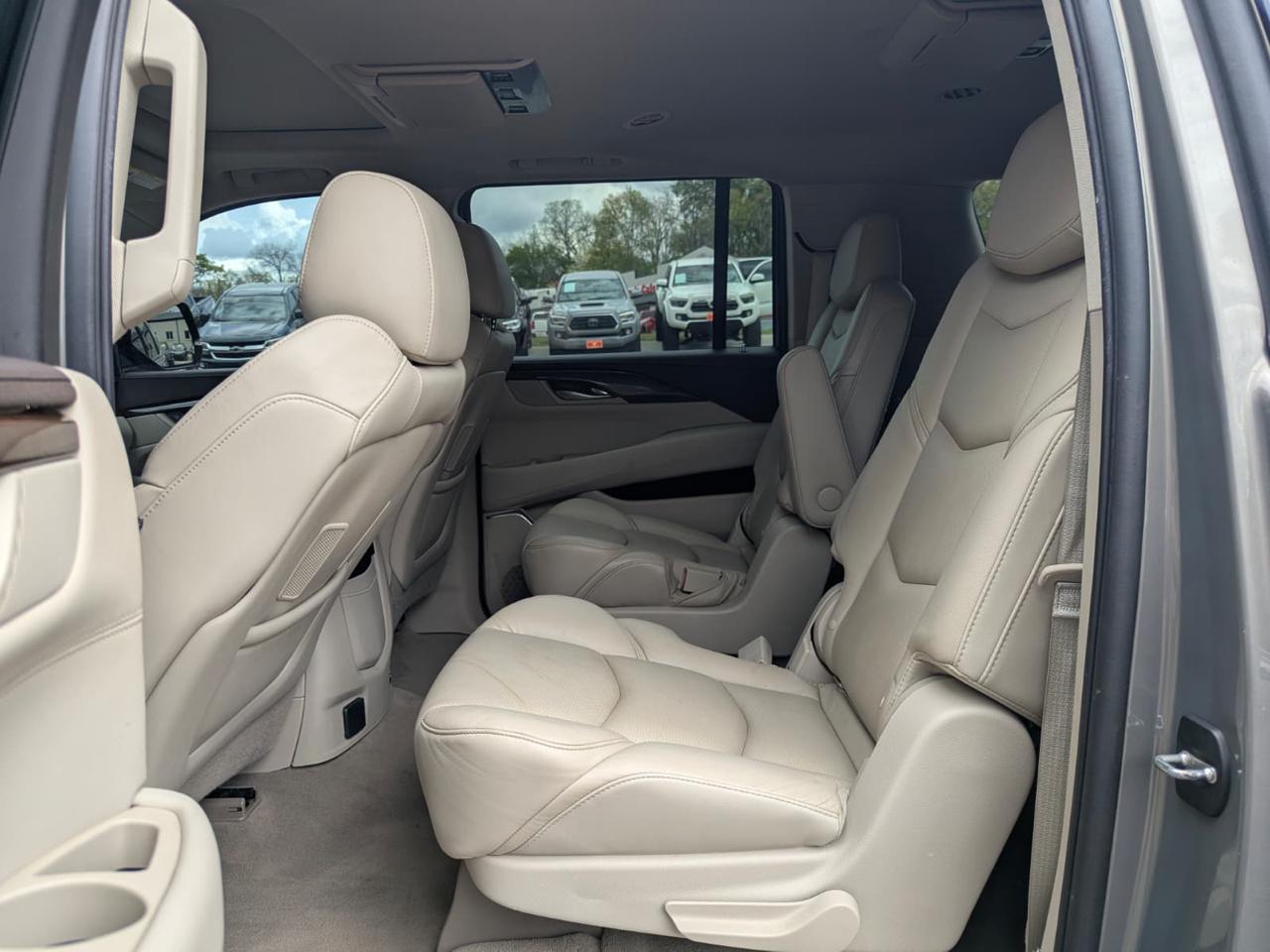 Cadillac Escalade ESV 4WD 4dr Premium Luxury 2017