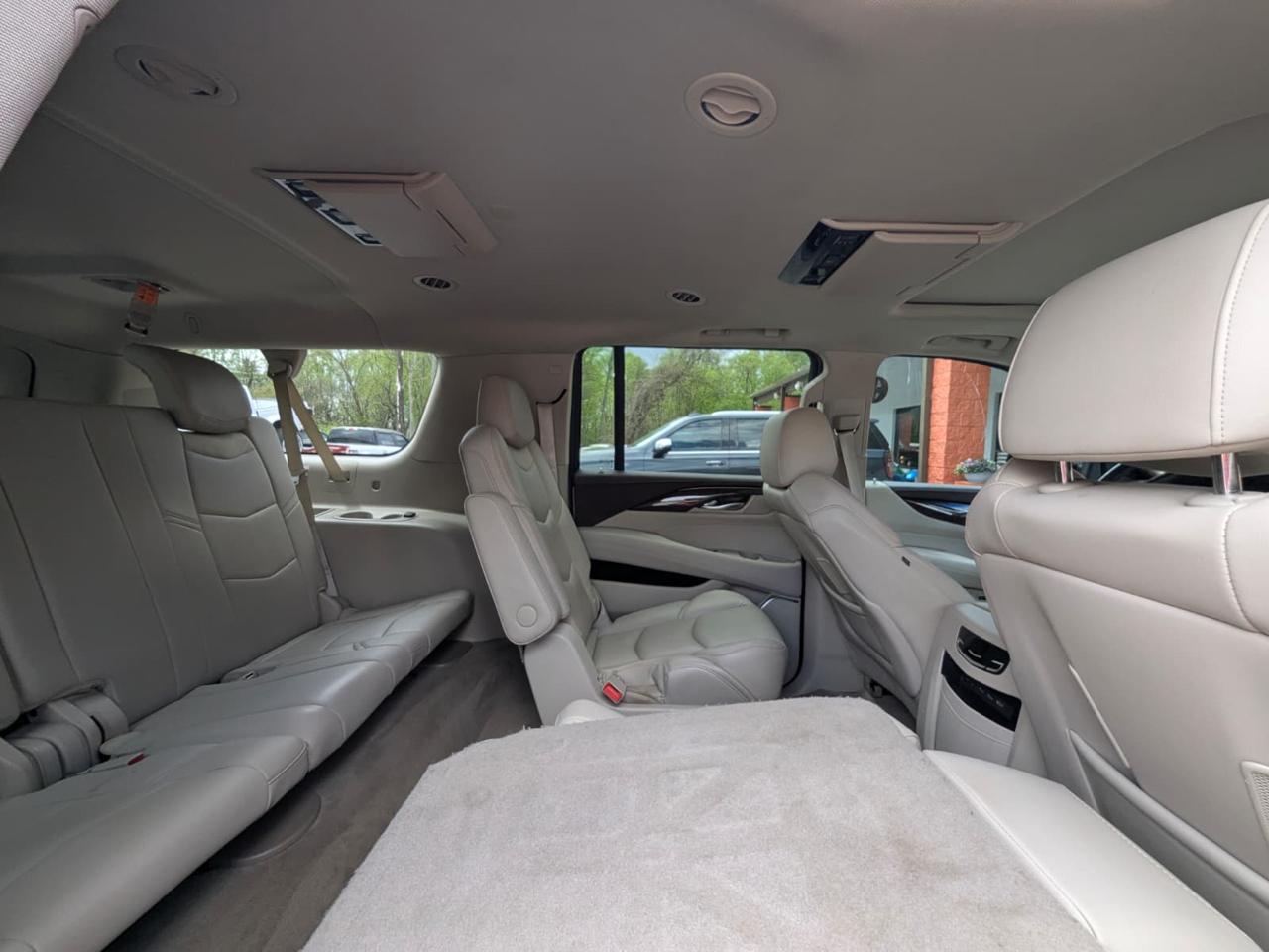 Cadillac Escalade ESV 4WD 4dr Premium Luxury 2017