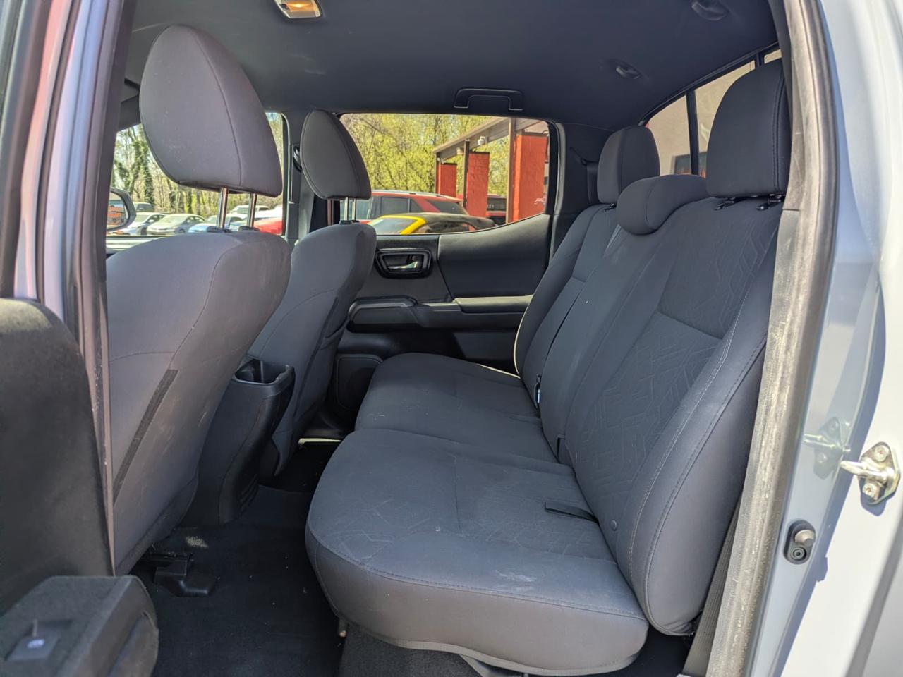 Toyota Tacoma 2WD TRD Off Road Double Cab 5' Bed V6 AT (Natl) 2019