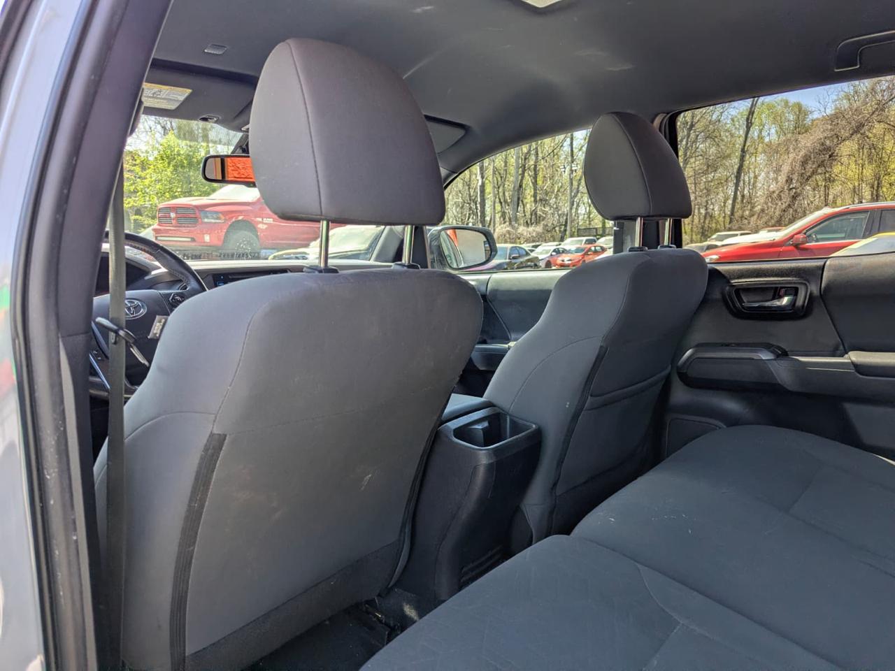 Toyota Tacoma 2WD TRD Off Road Double Cab 5' Bed V6 AT (Natl) 2019