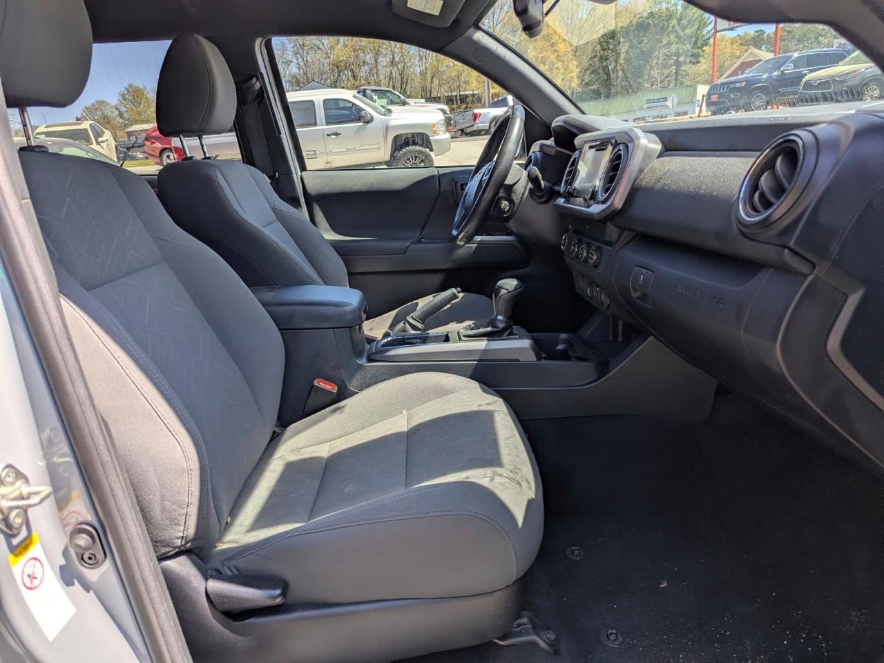 Toyota Tacoma 2WD TRD Off Road Double Cab 5' Bed V6 AT (Natl) 2019