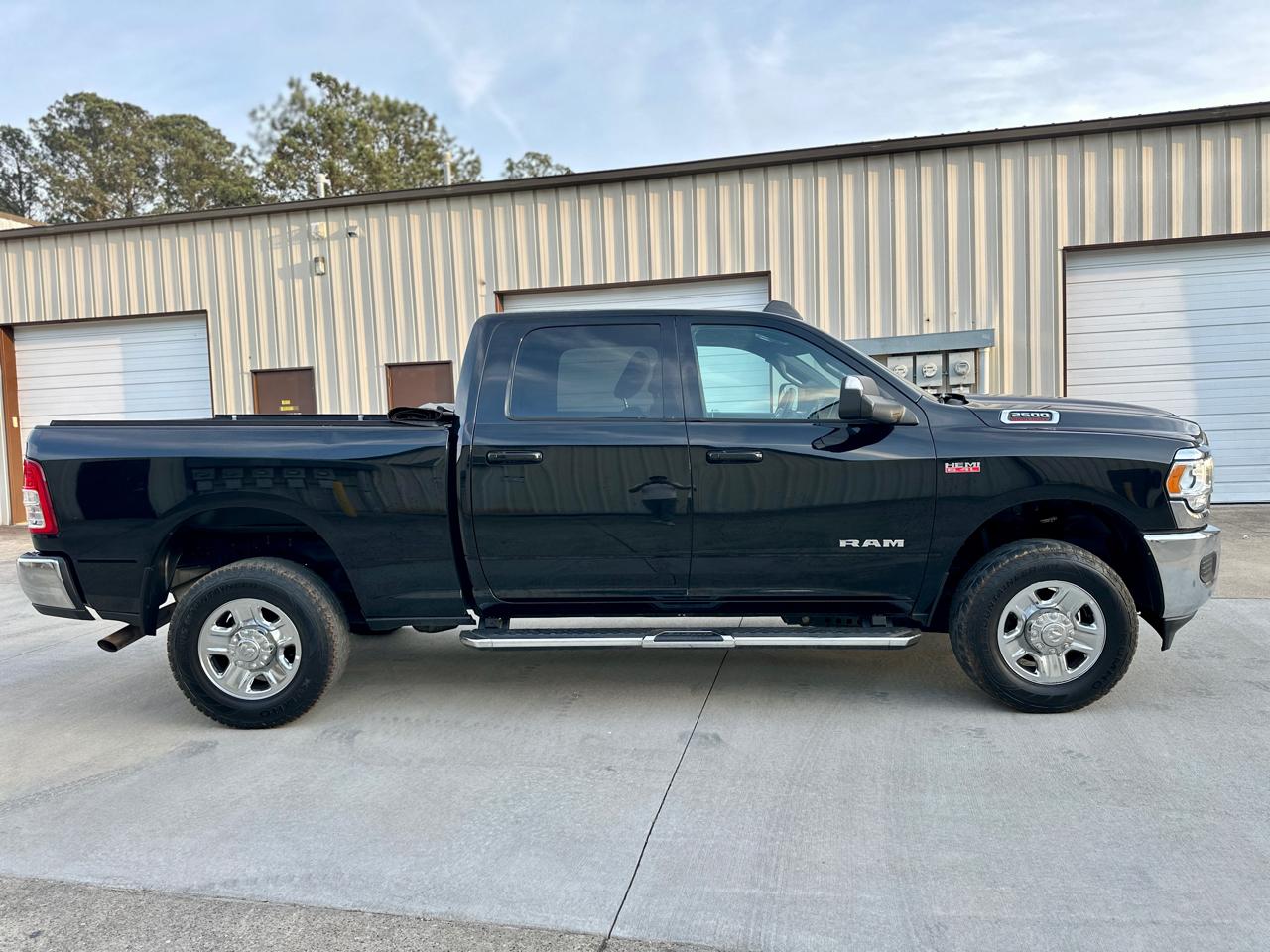 RAM 2500 Big Horn 4x4 Crew Cab 6'4" Box 2021