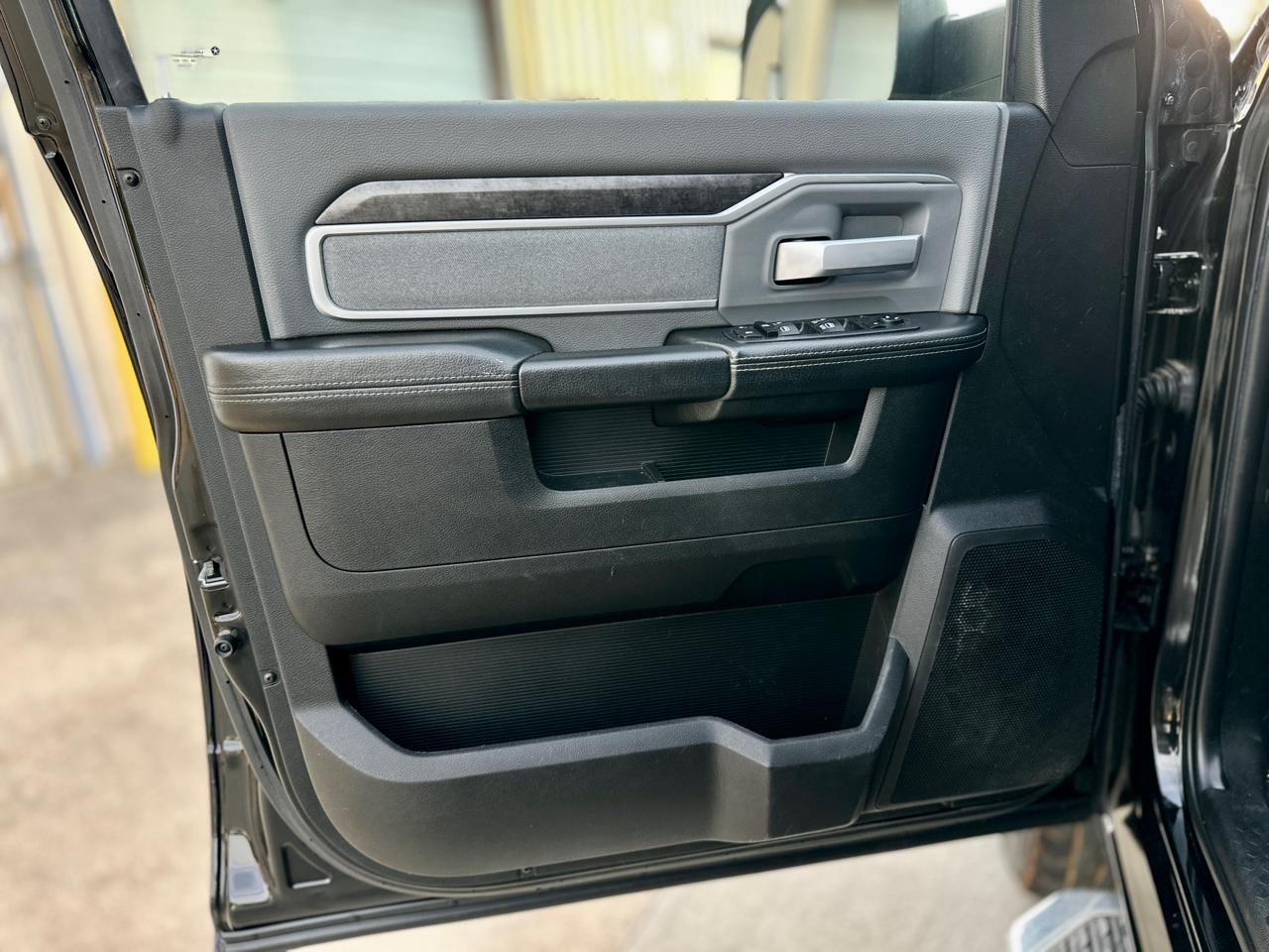 RAM 2500 Big Horn 4x4 Crew Cab 6'4" Box 2021