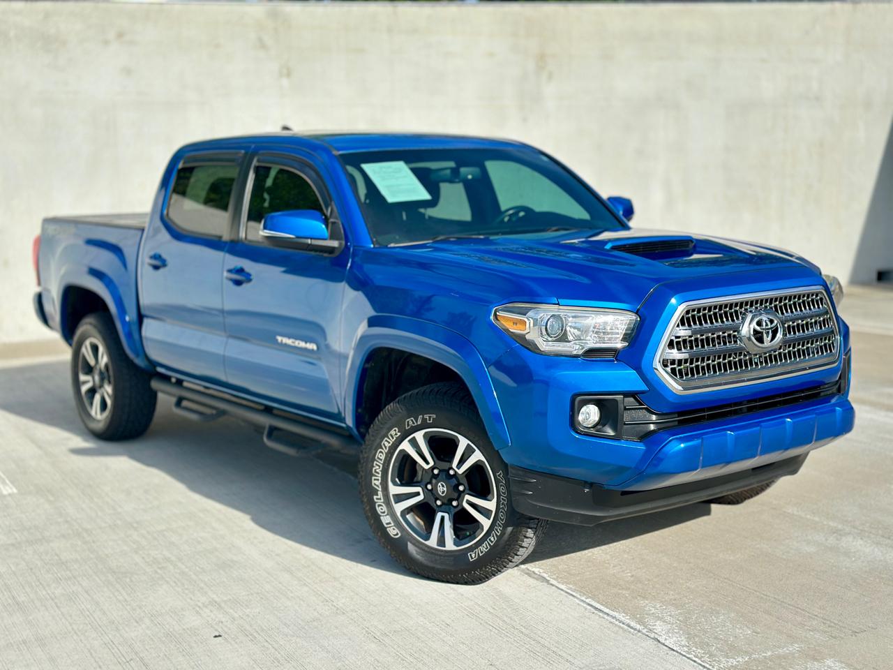 Toyota Tacoma TRD Off Road Double Cab 5' Bed V6 4x4 MT (Natl) 2017
