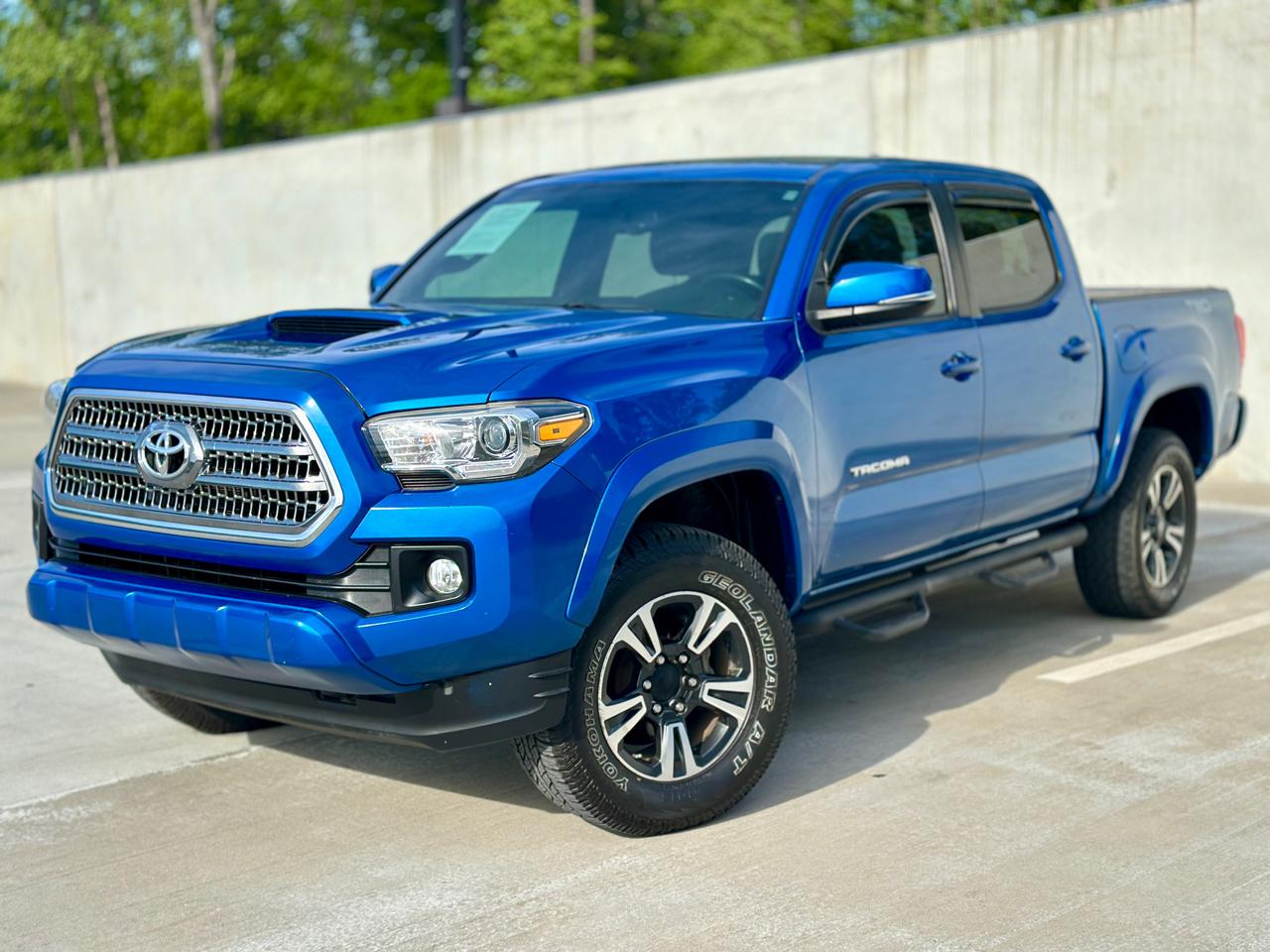 Toyota Tacoma TRD Off Road Double Cab 5' Bed V6 4x4 MT (Natl) 2017