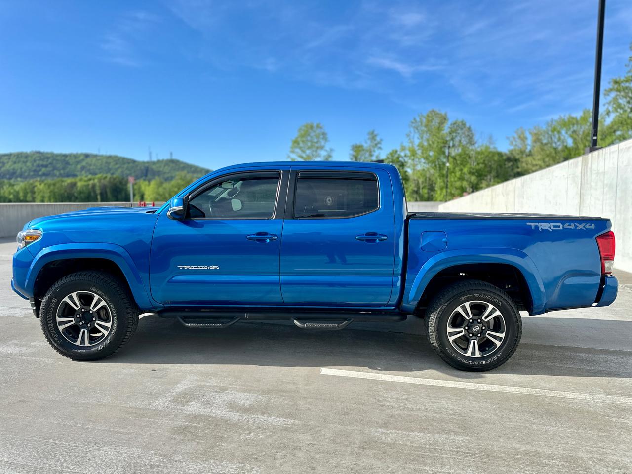 Toyota Tacoma TRD Off Road Double Cab 5' Bed V6 4x4 MT (Natl) 2017